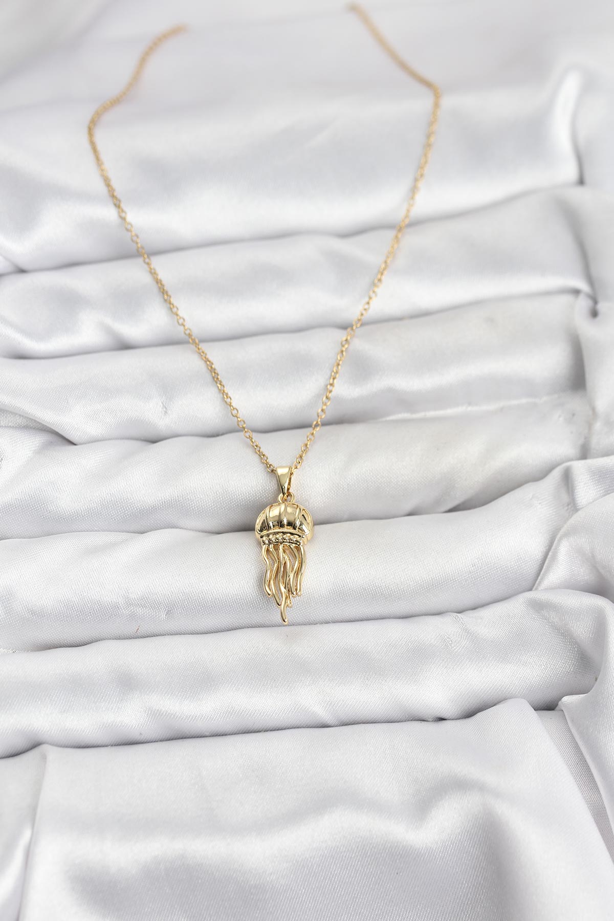 316L Çelik Zincir Gold Renk Deniz Anası Model Zirkon Taşlı Kadın Kolye - Lisinya