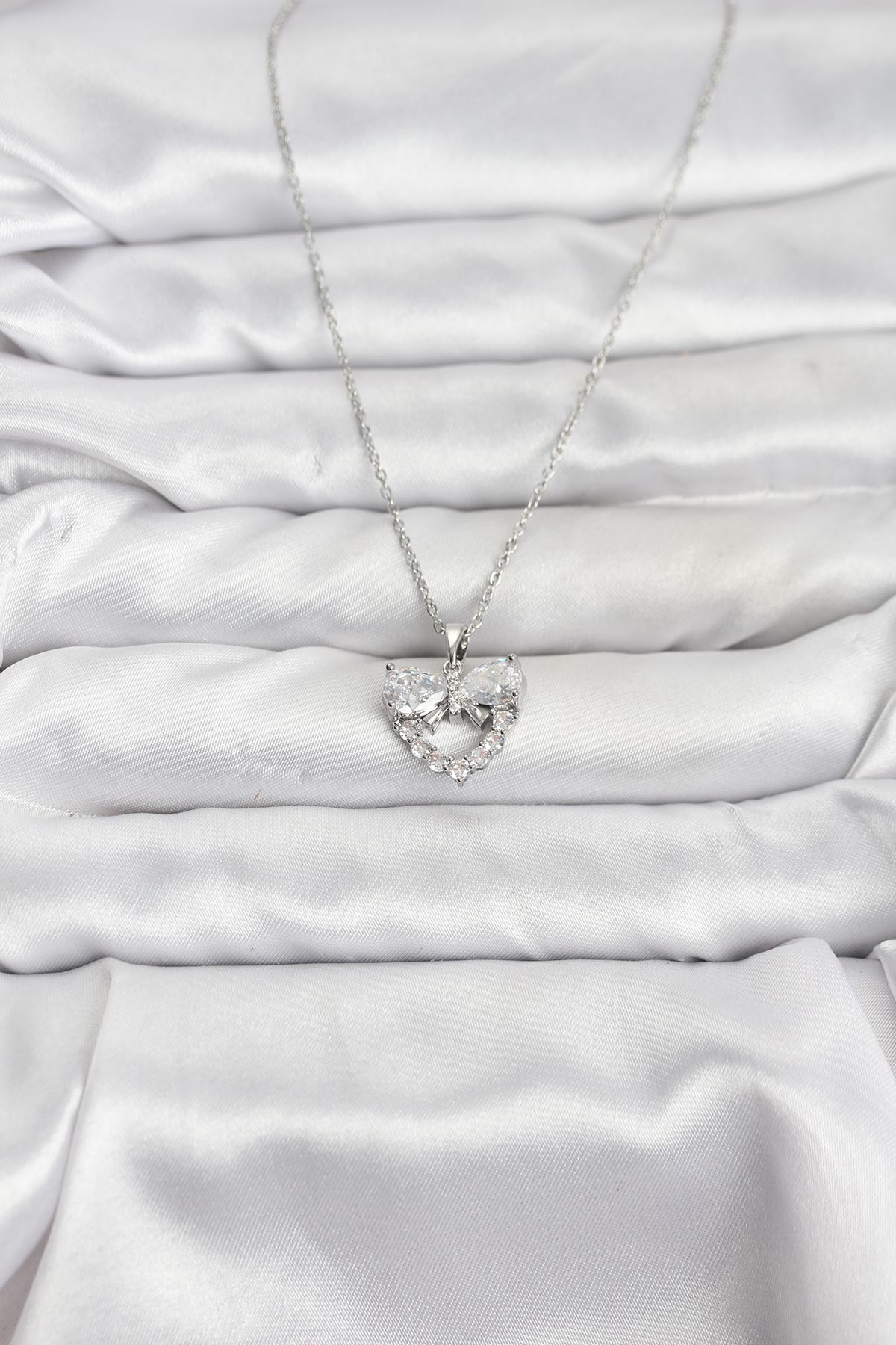 316L Çelik Zincir Gümüş Renk Kalp ve Fiyonk Model Zirkon Taşlı Kadın Kolye - Lisinya