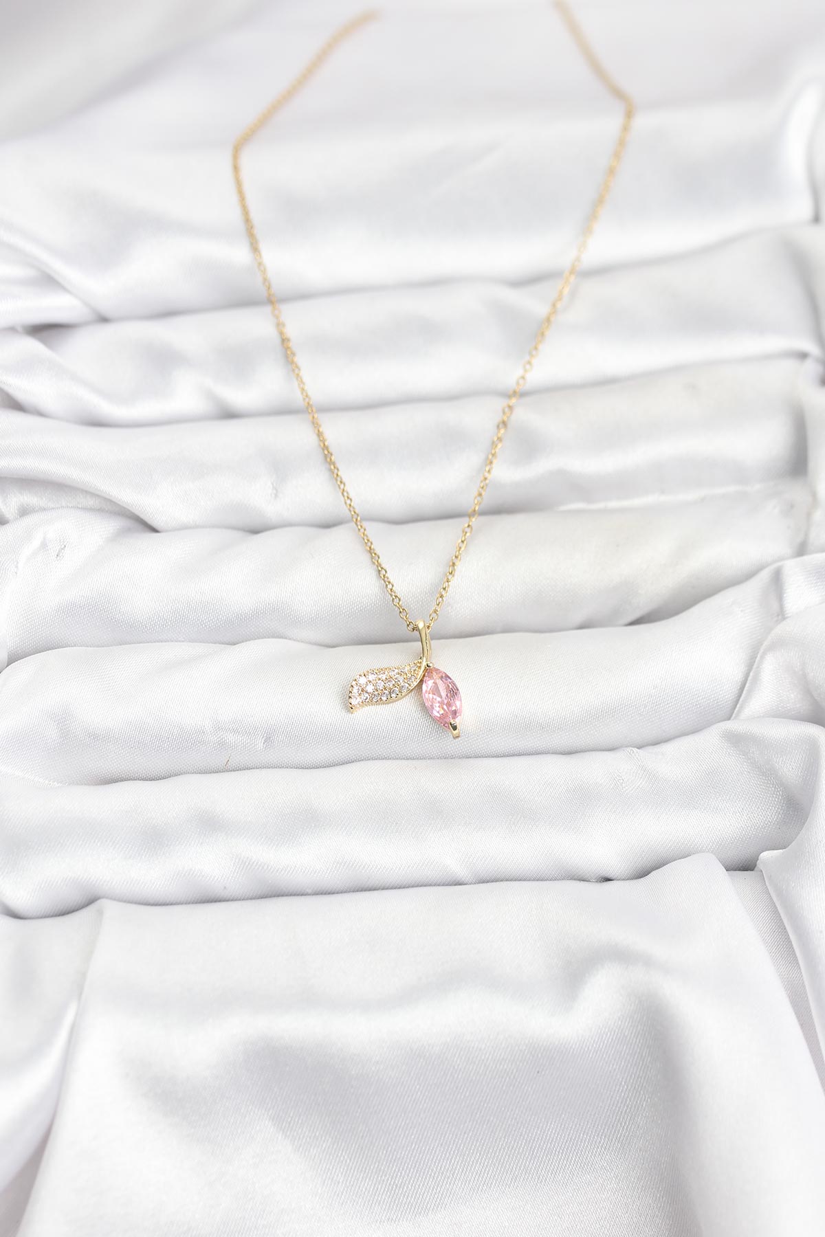 316L Çelik Zincir Gold Renk Balık Kuyruğu Model Zirkon Taşlı Kadın Kolye - Lisinya