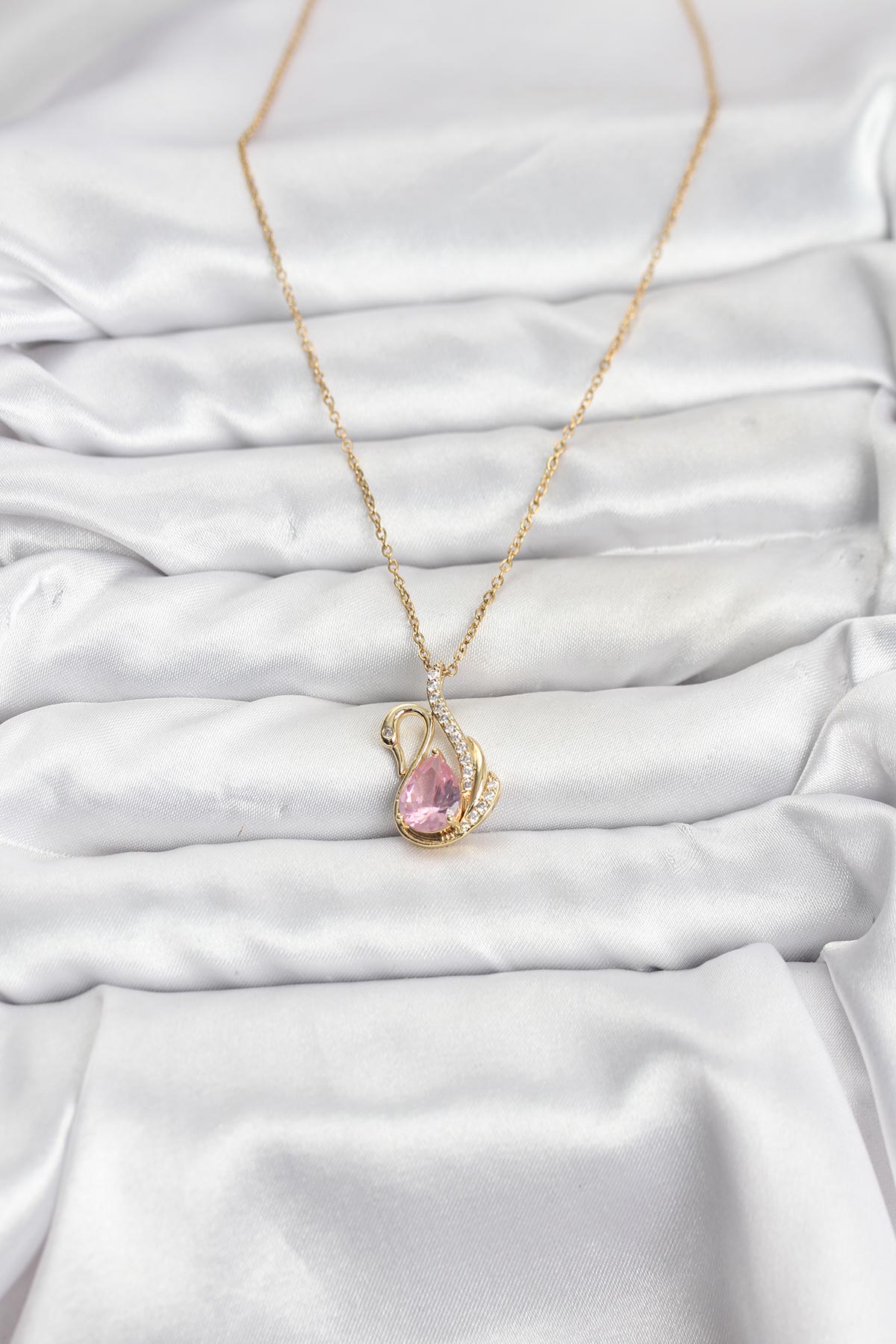 316L Çelik Zincir Gold Renk Pembe Kuğu Model Zirkon Taşlı Kadın Kolye - Lisinya