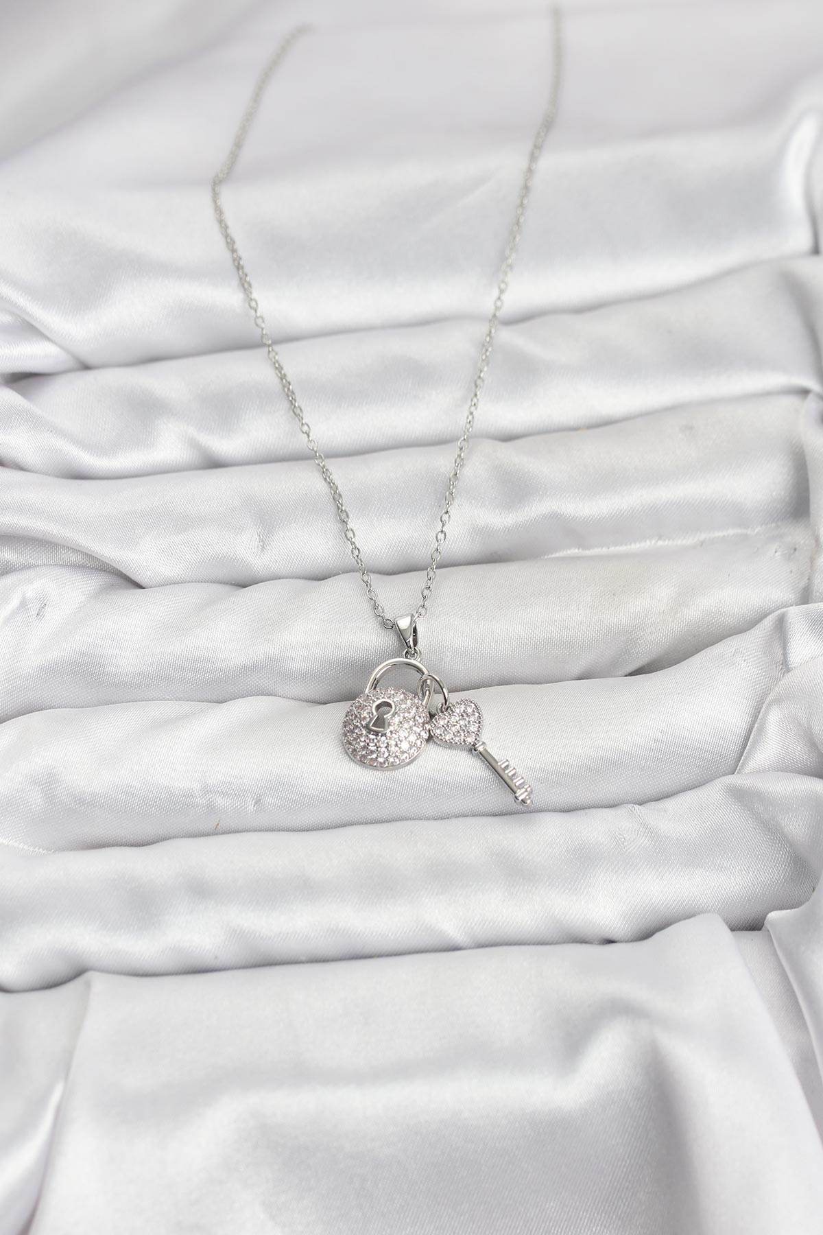 316L Çelik Zincir Gümüş Renk Kilit Anahtar Model Zirkon Taşlı Kadın Kolye - Lisinya