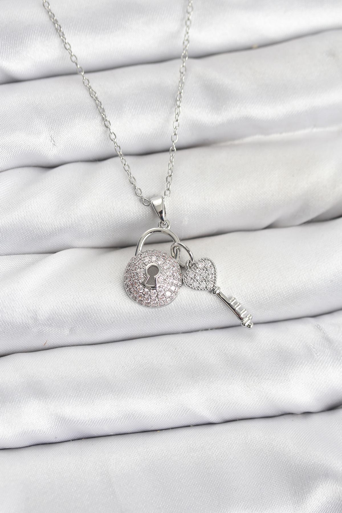 316L Çelik Zincir Gümüş Renk Kilit Anahtar Model Zirkon Taşlı Kadın Kolye - Lisinya