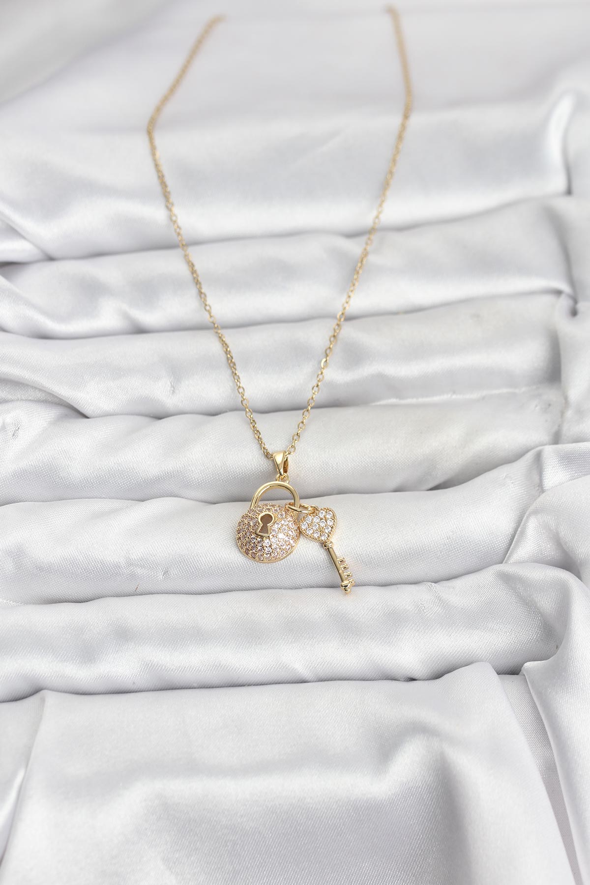 316L Çelik Zincir Gold Renk Kilit Anahtar Model Zirkon Taşlı Kadın Kolye - Lisinya
