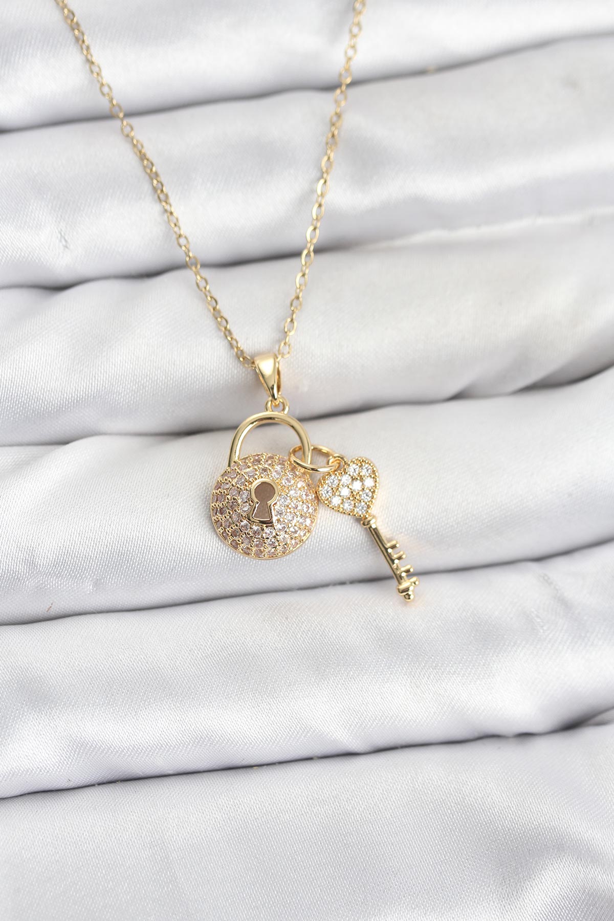 316L Çelik Zincir Gold Renk Kilit Anahtar Model Zirkon Taşlı Kadın Kolye - Lisinya