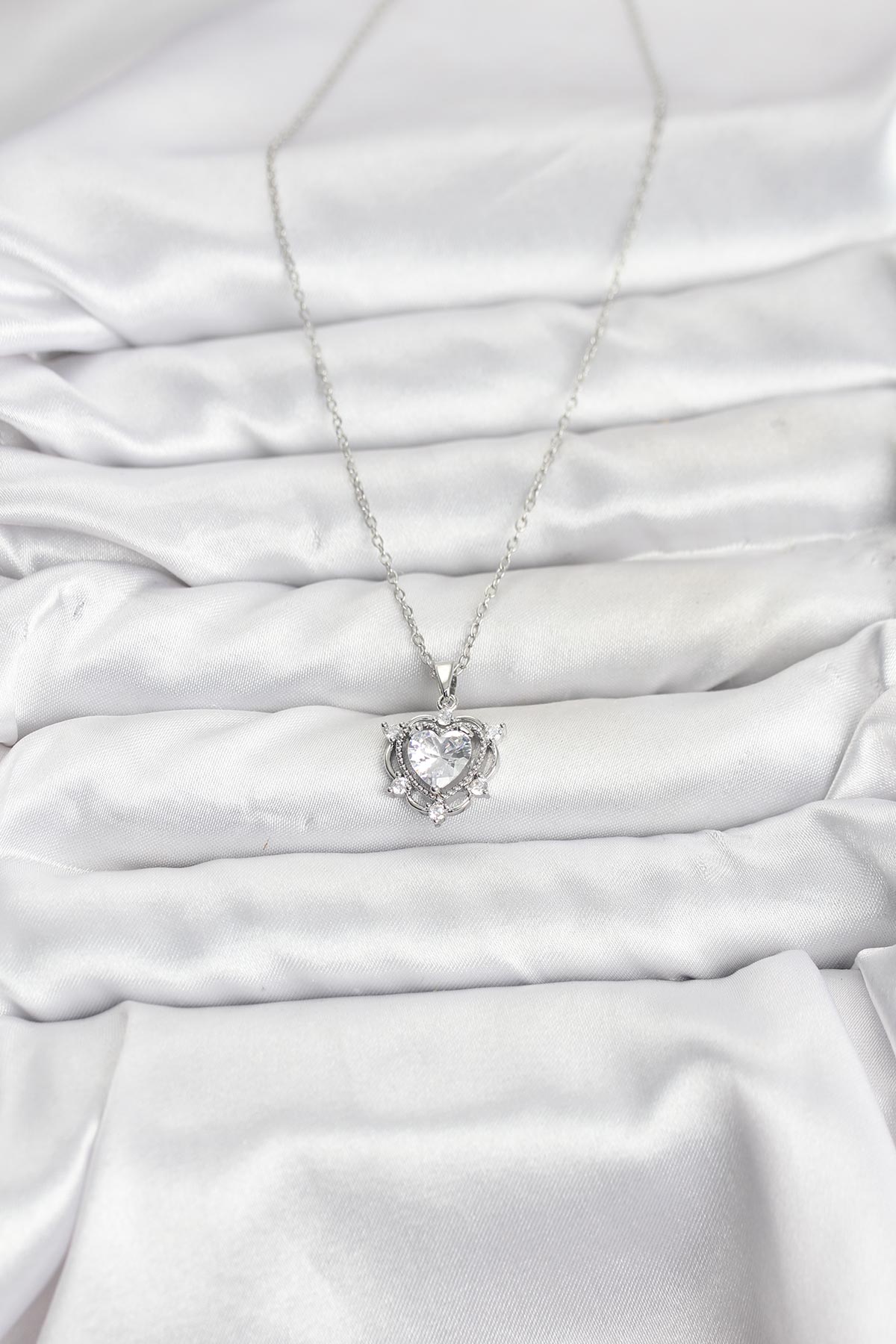 316L Çelik Zincir Gümüş Renk Kalp Model Zirkon Taşlı Kadın Kolye - Lisinya