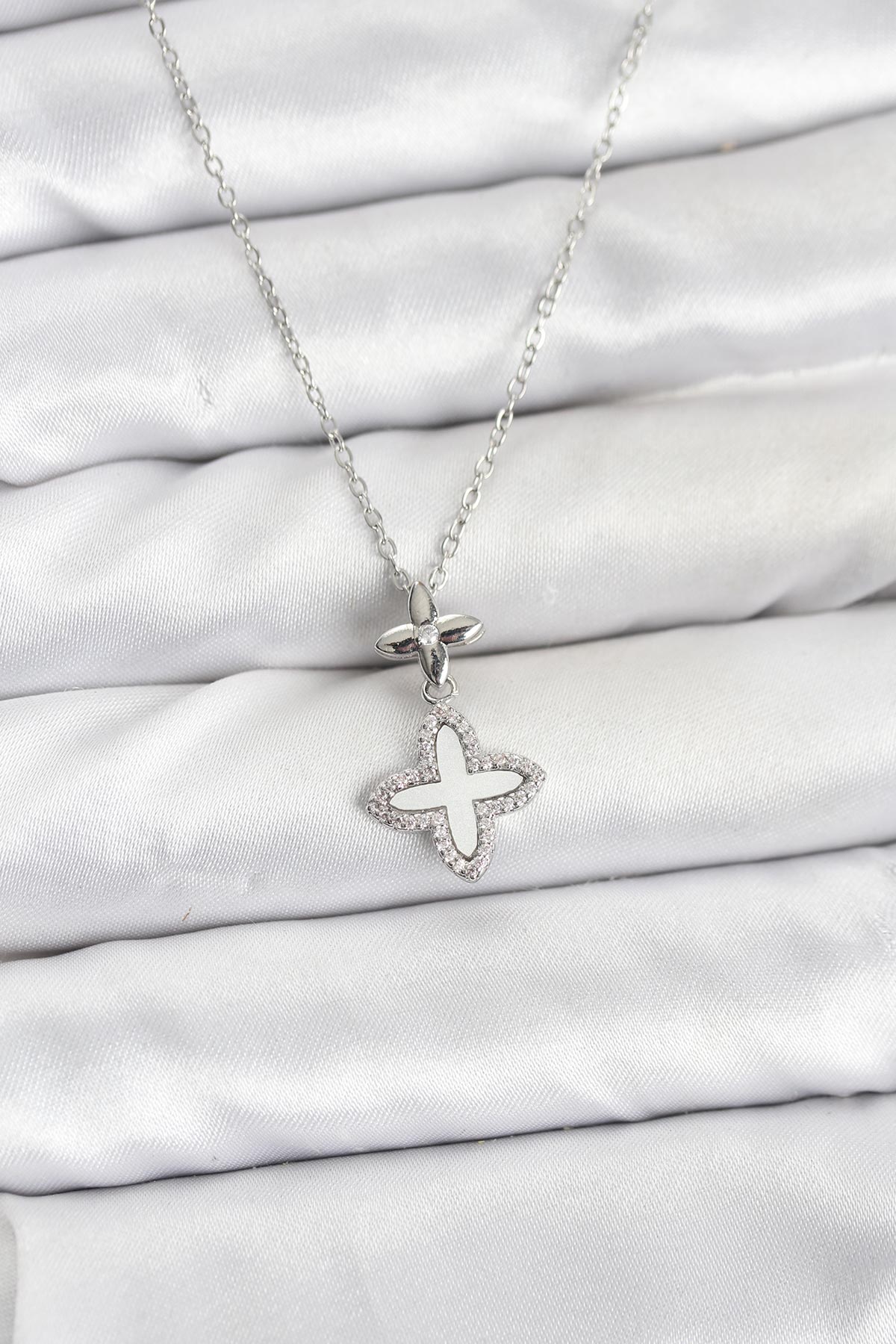 316L Çelik Zincir Gümüş Renk 4 Yapraklı Yonca Model Zirkon Taşlı Kadın Kolye - Lisinya