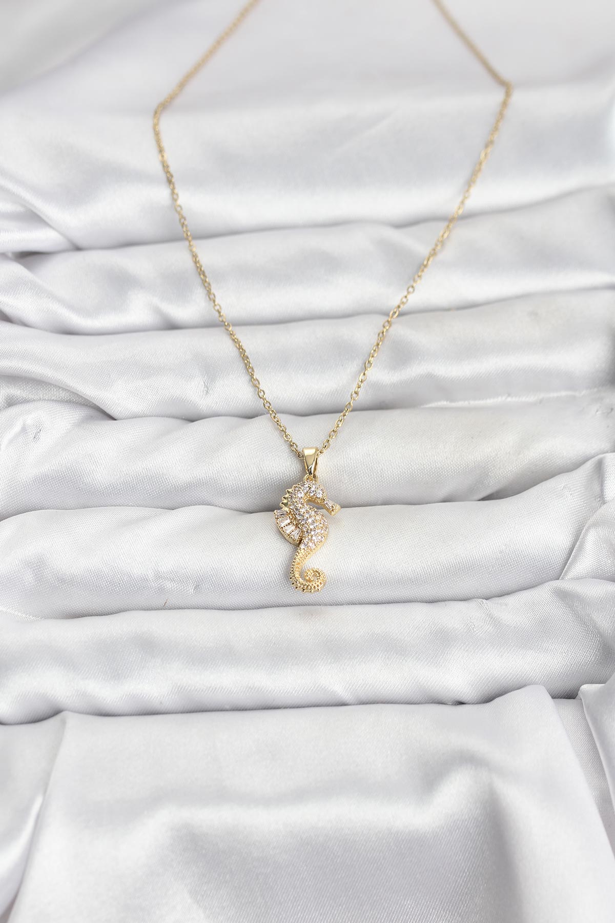 316L Çelik Zincir Gold Renk Deniz Atı Model Zirkon Taşlı Kadın Kolye - Lisinya