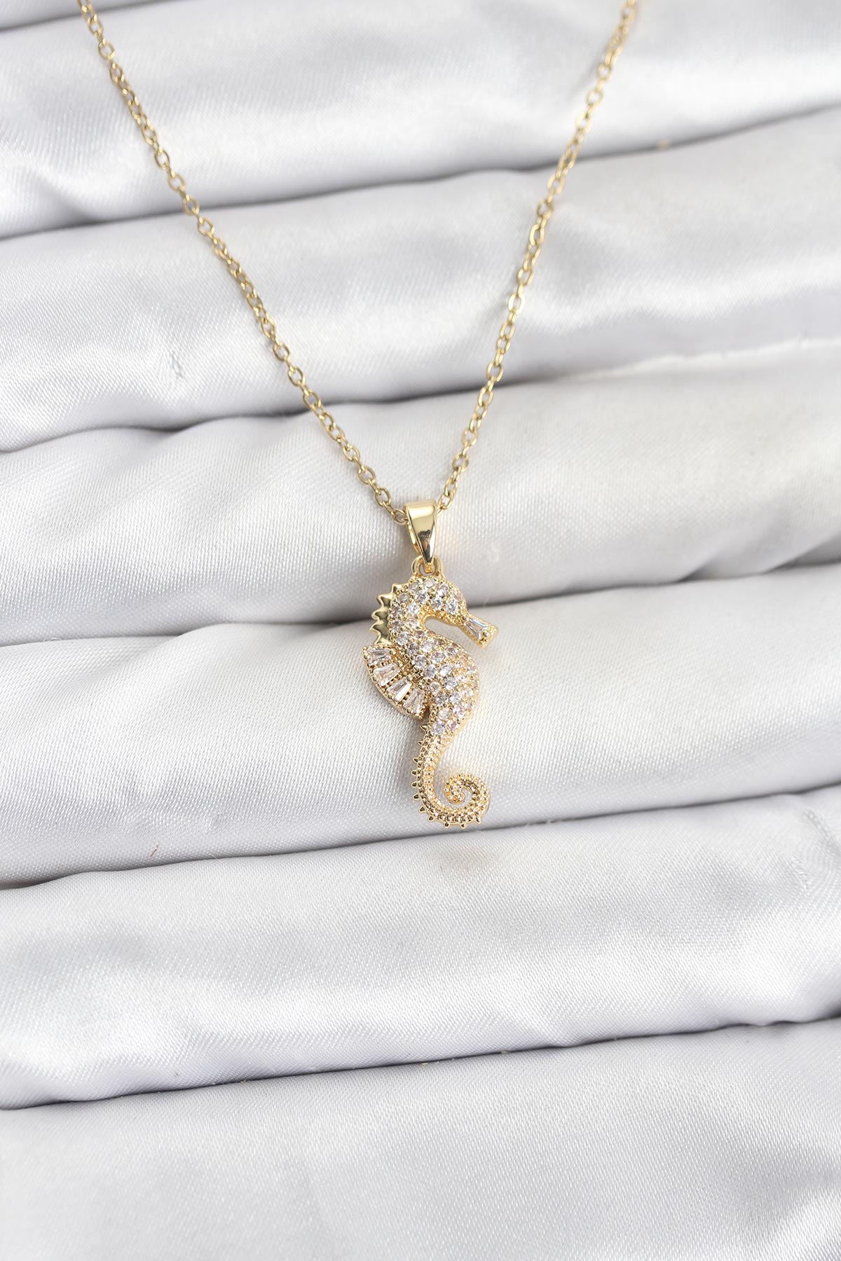 316L Çelik Zincir Gold Renk Deniz Atı Model Zirkon Taşlı Kadın Kolye - Lisinya