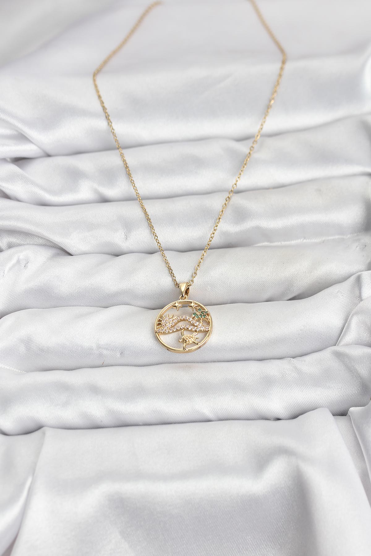 316L Çelik Zincir Gold Renk Şans Kolyesi Model Zirkon Taşlı Kadın Kolye - Lisinya