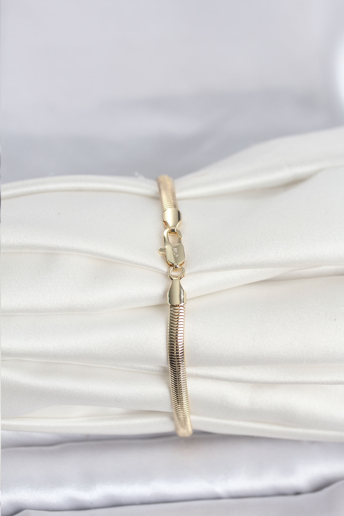 CM 14K Gold Renk Yassı Yılan Zincir Model Kadın Bileklik - Lisinya CM 14K Gold Renk Yassı Yılan Zincir Model Kadın Bileklik - Lisinya