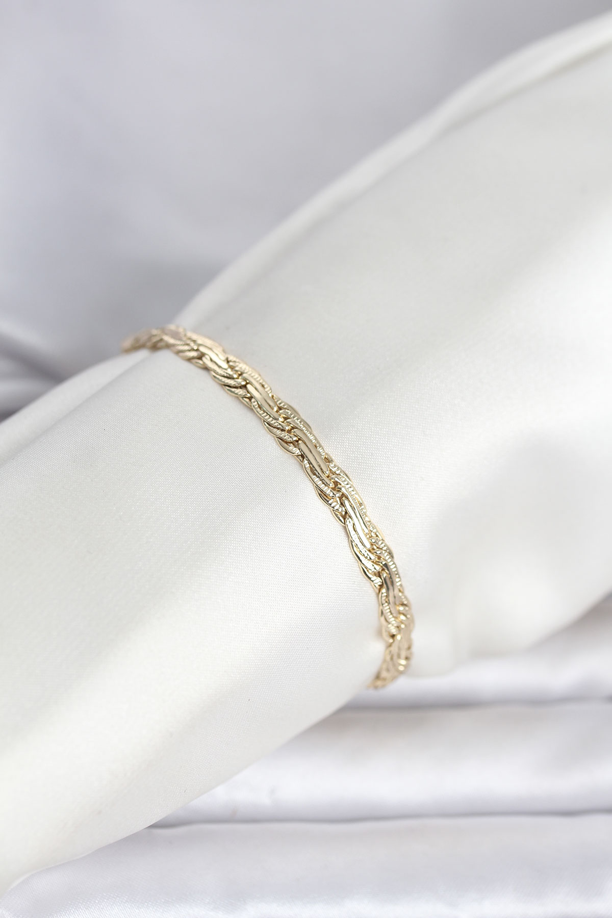 CM 14K Gold Renk Ezme Sarmal Zincir Model Kadın Bileklik - Lisinya CM 14K Gold Renk Ezme Sarmal Zincir Model Kadın Bileklik - Lisinya