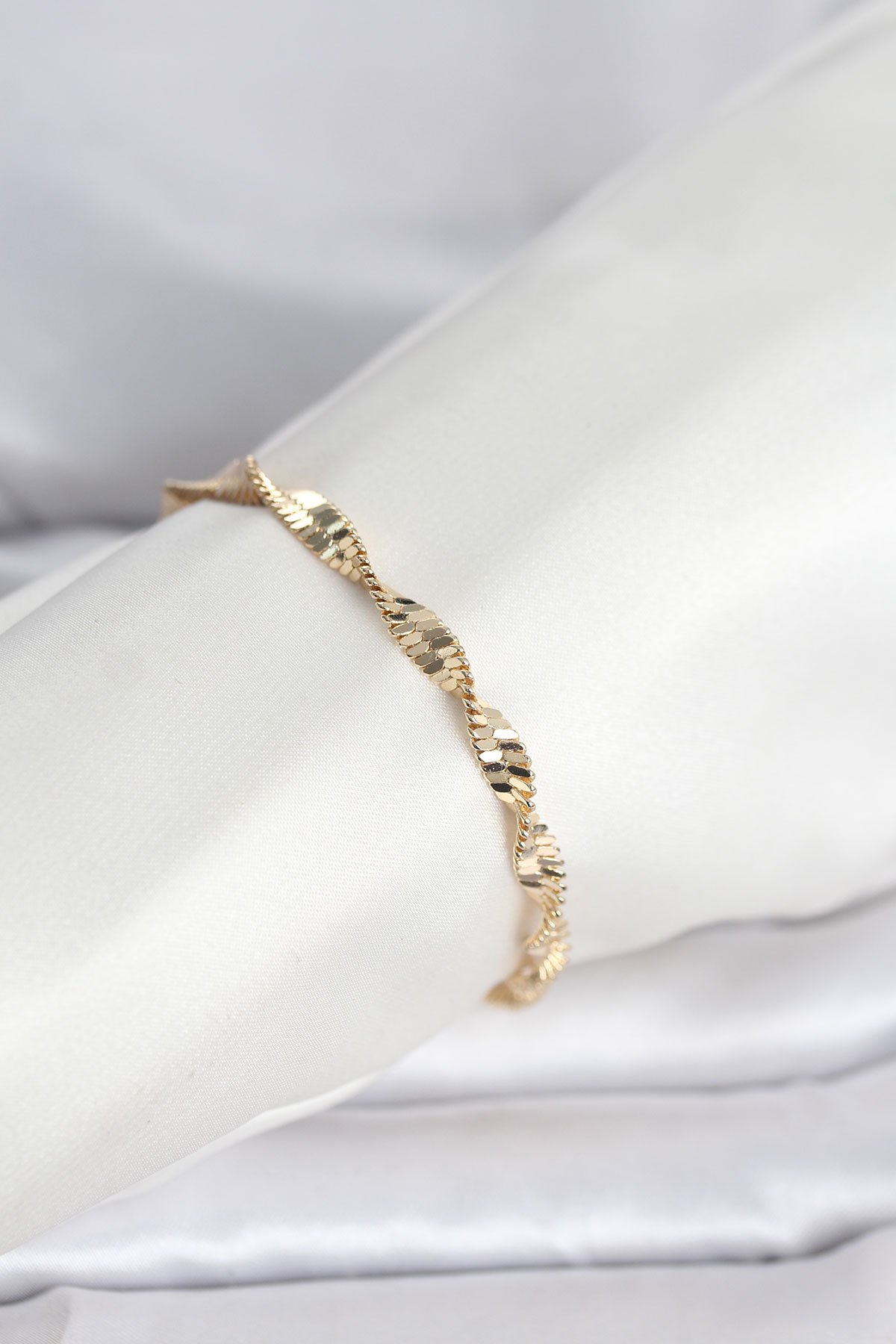 CM 14K Gold Renk Zincir Kalın Yassı Ezme Burgu Model Kadın Bileklik - Lisinya CM 14K Gold Renk Zincir Kalın Yassı Ezme Burgu Model Kadın Bileklik - Lisinya