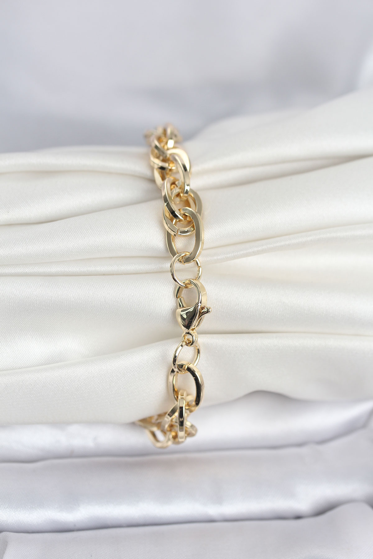 CM 14K Gold Renk Kalın Burgu Zincirli Model Kadın Bileklik - Lisinya CM 14K Gold Renk Kalın Burgu Zincirli Model Kadın Bileklik - Lisinya