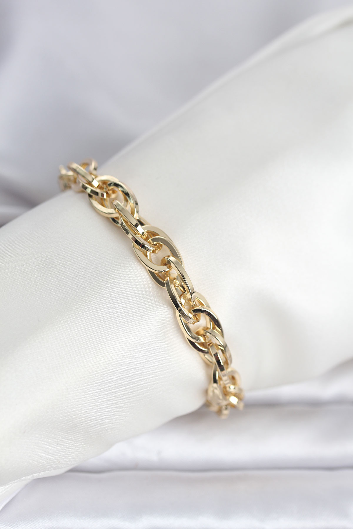 CM 14K Gold Renk Kalın Burgu Zincirli Model Kadın Bileklik - Lisinya CM 14K Gold Renk Kalın Burgu Zincirli Model Kadın Bileklik - Lisinya