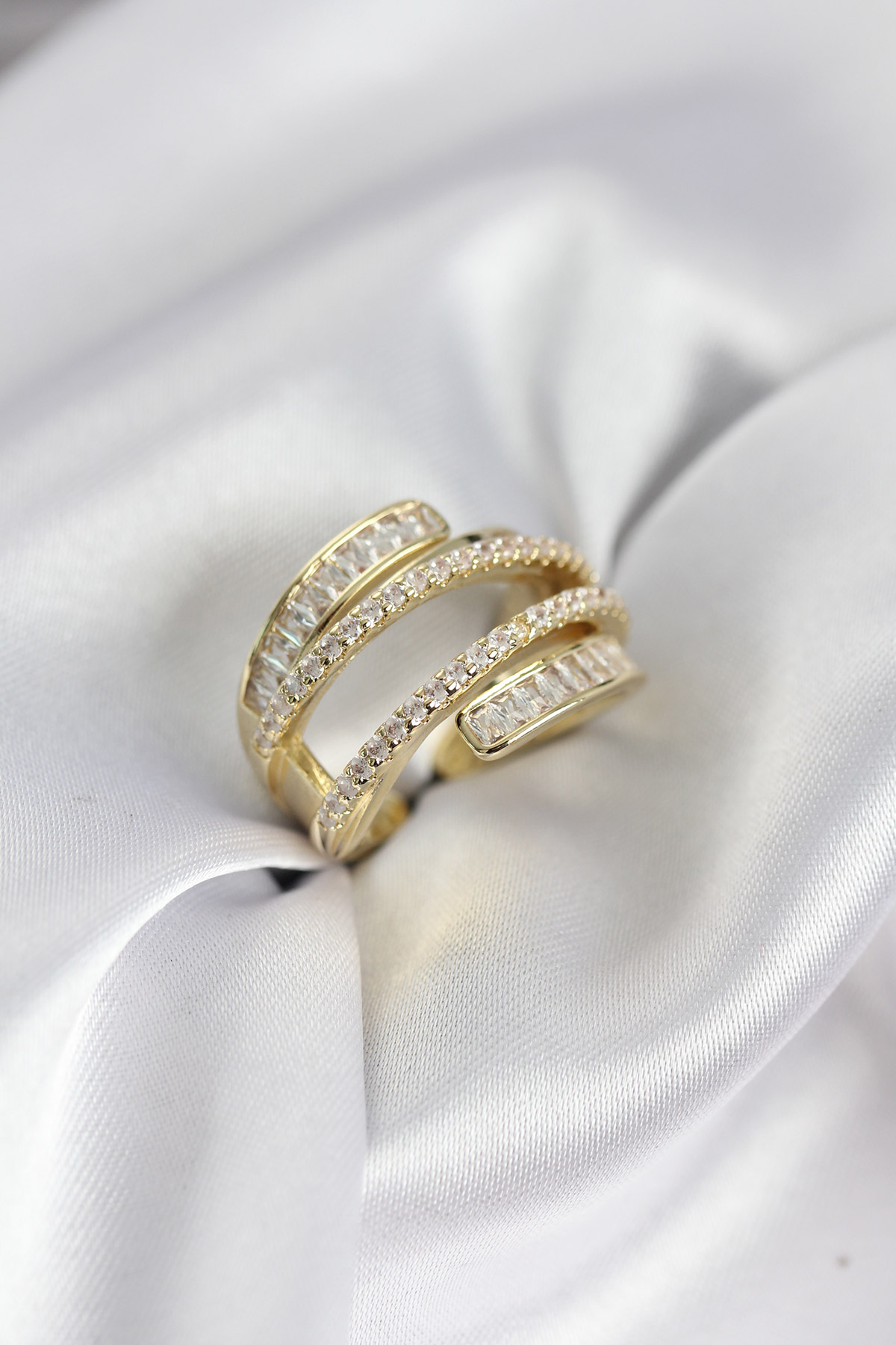 Sarmal Zirkon Baget Taşlı Gold Renk Kadın Yüzük - Lisinya