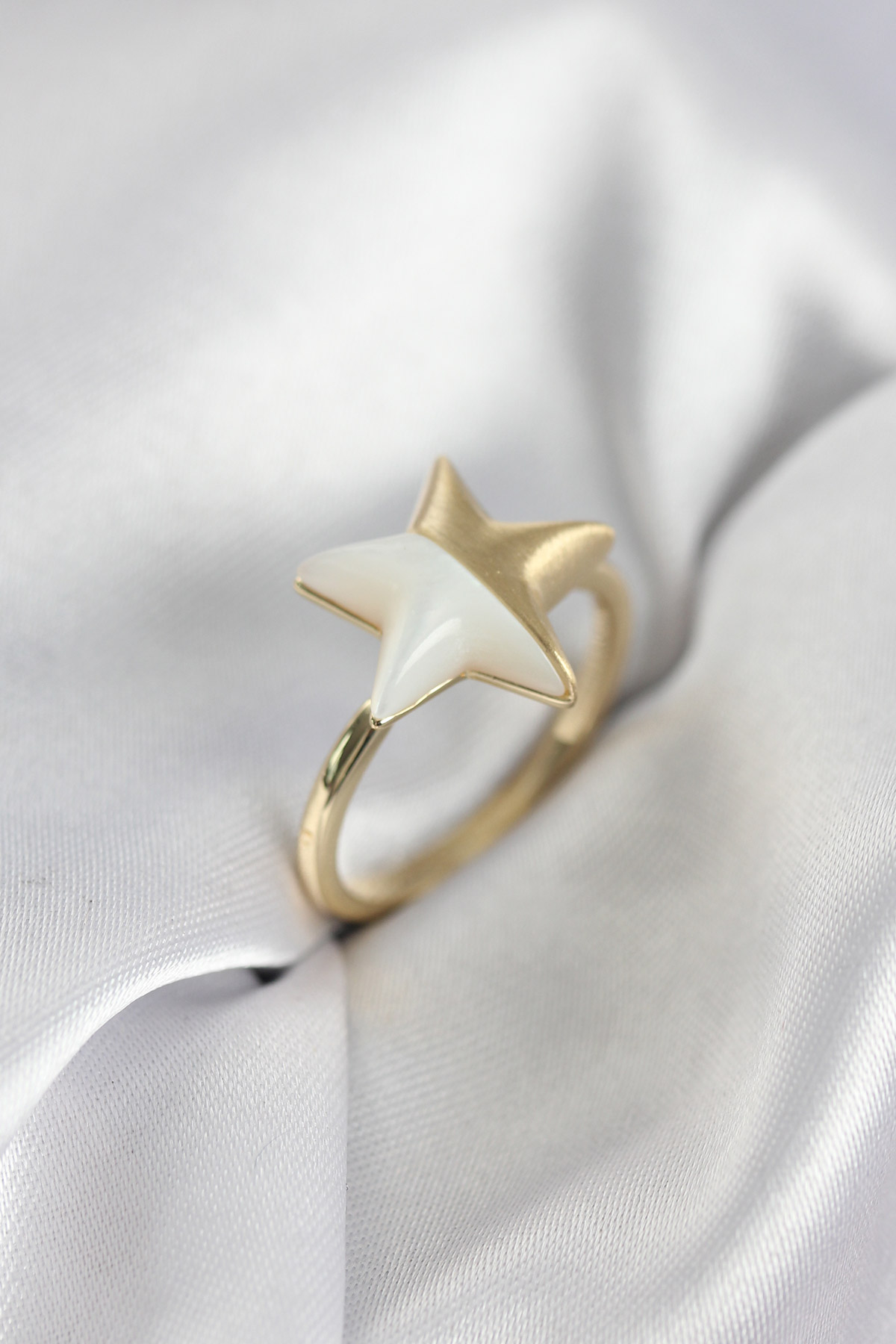 Gold Renk Sedefli Yıldız Model Kadın Yüzük - Lisinya