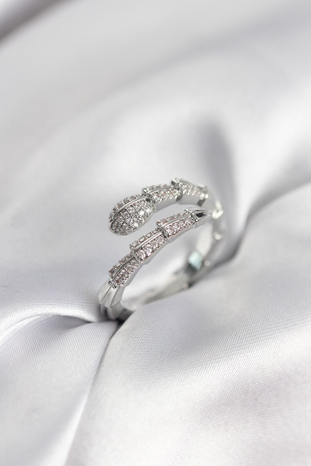 Gümüş Renk Zirkon Taşlı Yılan Model Kadın Yüzük - Lisinya