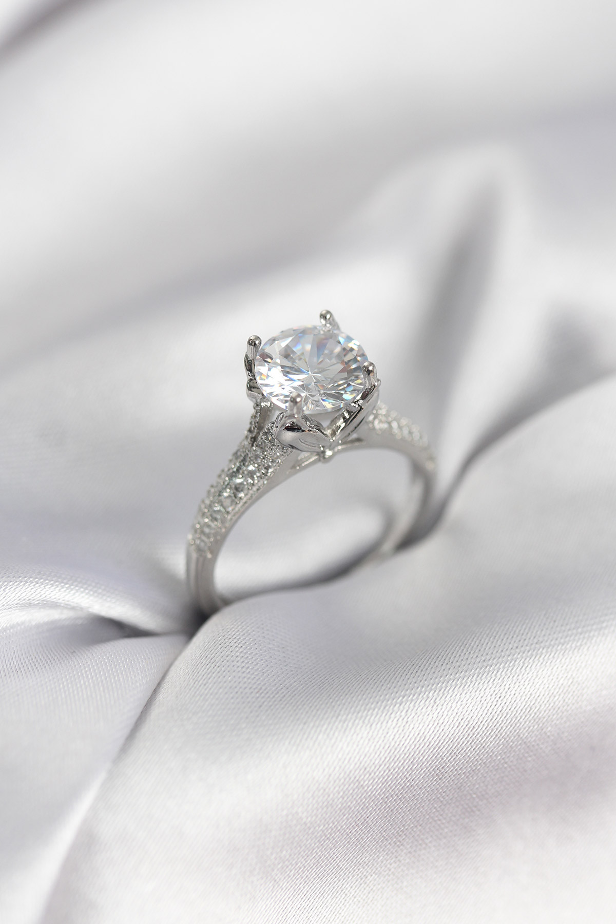 Gümüş Renk Tek Taş Model Zirkon Taşlı Kadın Yüzük - Lisinya