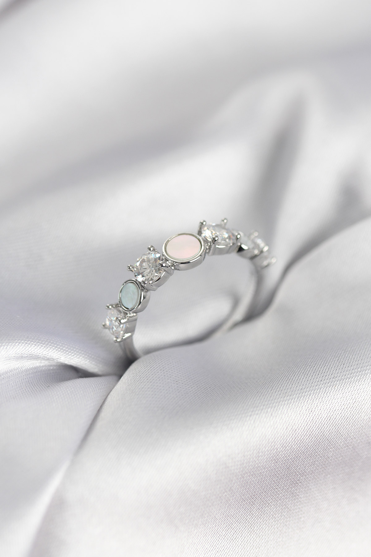 Gümüş Renk Minimal Plaka ve Zirkon Taşlı Kadın Yüzük - Lisinya