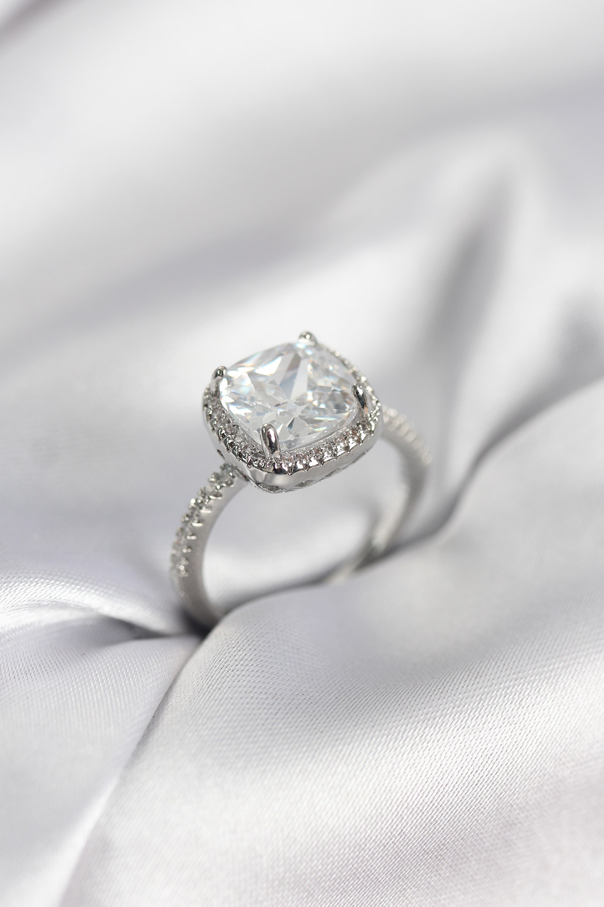 Kare Tek Taş Model Zirkon Taşlı Gümüş Renk Kadın Yüzük - Lisinya