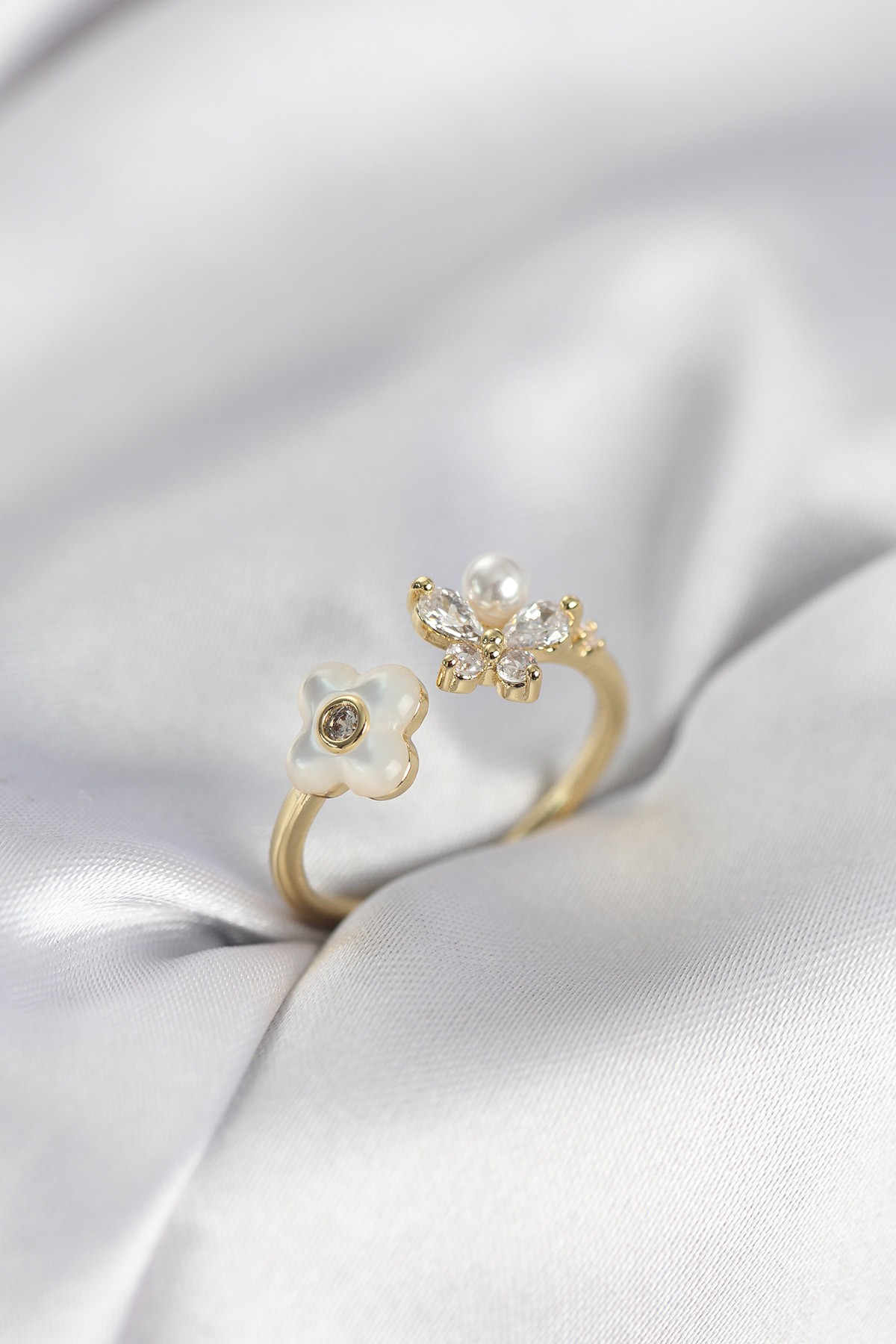 Gold Renk Sedefli Çiçek Model Kadın Yüzük - Lisinya