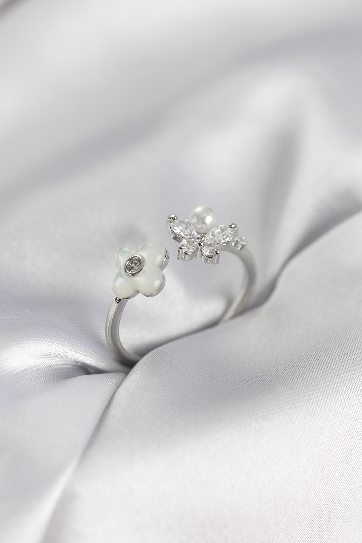 Gümüş Renk Sedefli Çiçek Model Kadın Yüzük - Lisinya