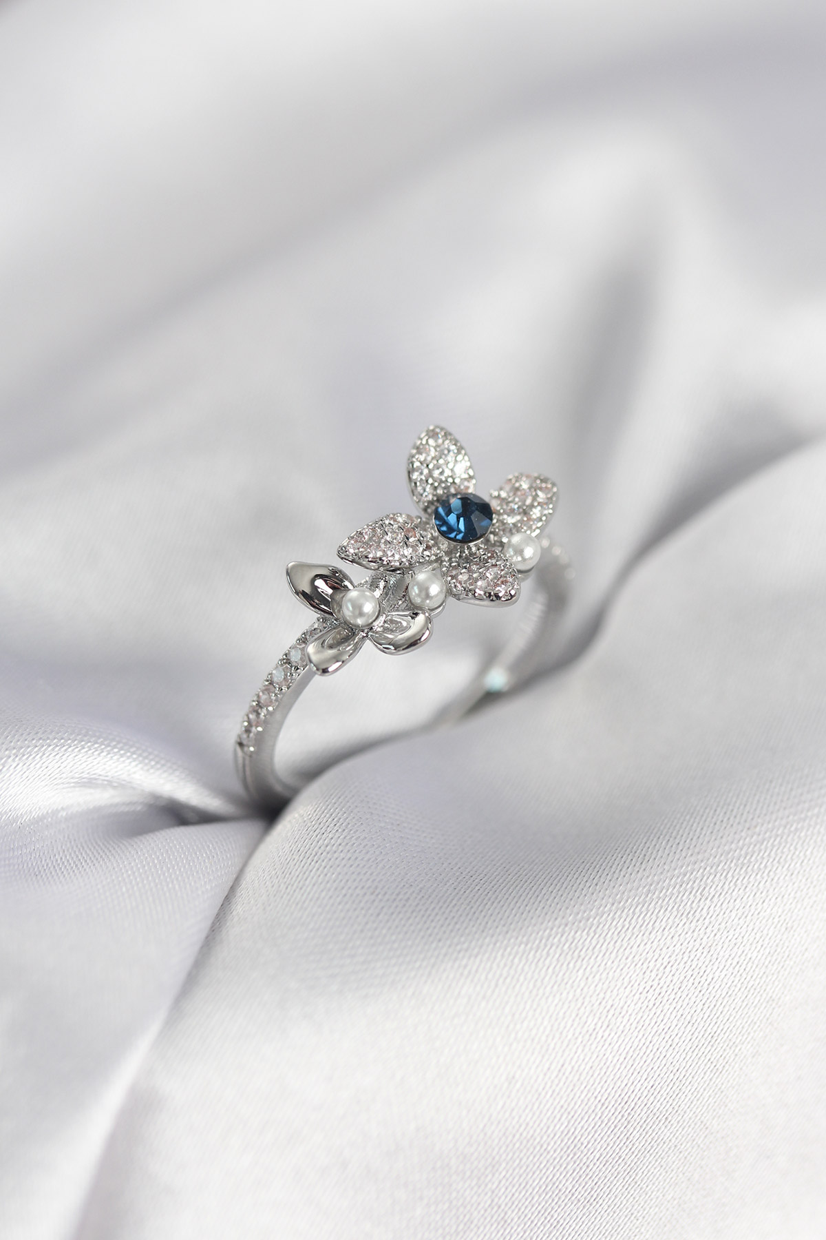 Gümüş Renk Çiçek Model Zirkon Taşlı Kadın Yüzük - Lisinya