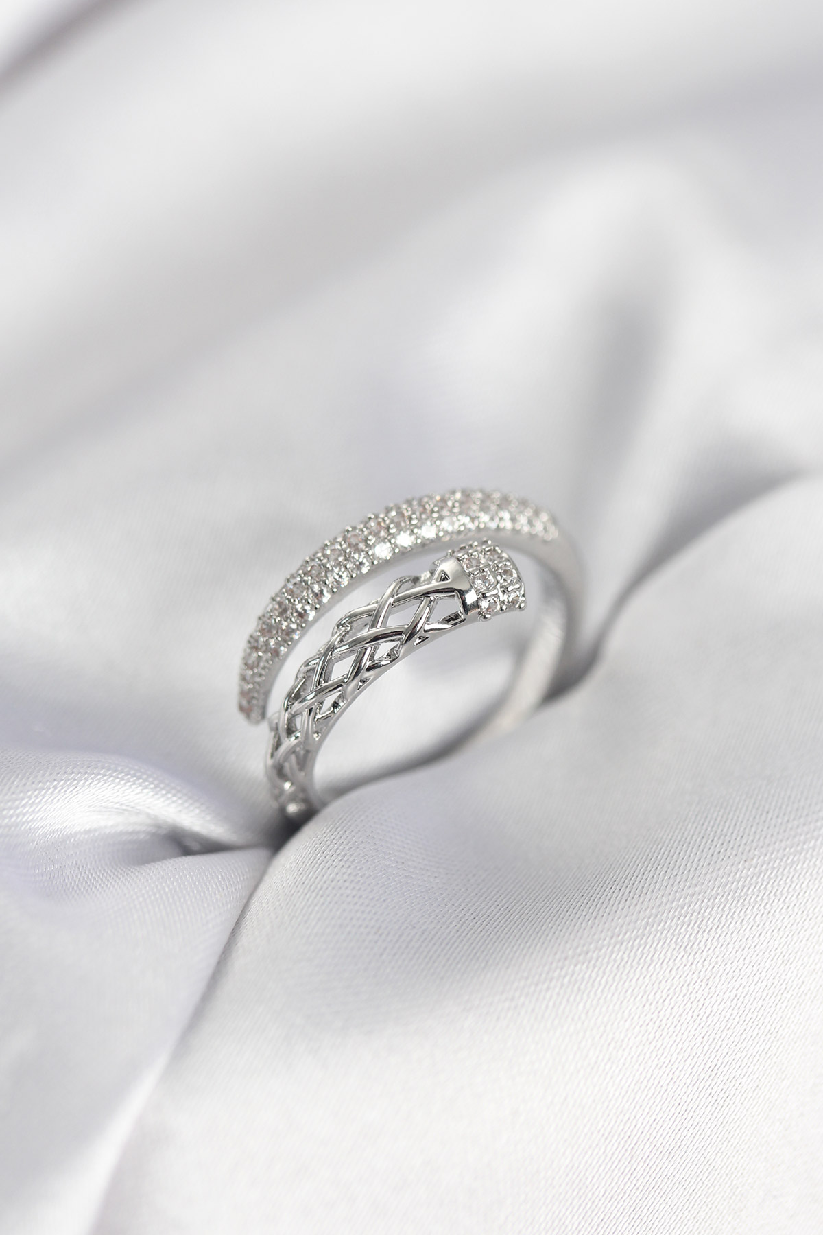 Gümüş Renk Zirkon Taşlı Sarmal Kadın Yüzük - Lisinya