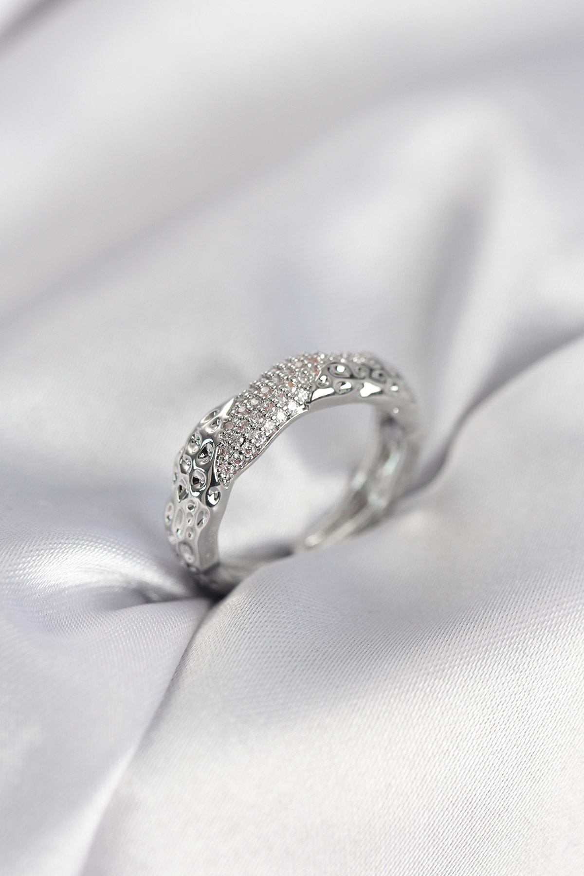 Zirkon Taşlı Puntalı Gümüş Renk Kadın Yüzük - Lisinya