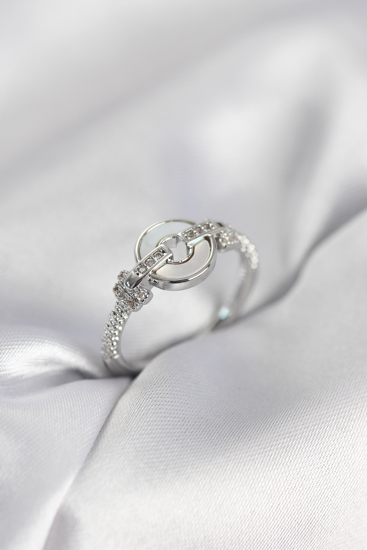 Gümüş Renk Daire Form Sedef ve Zirkon Taşlı Kadın Yüzük - Lisinya