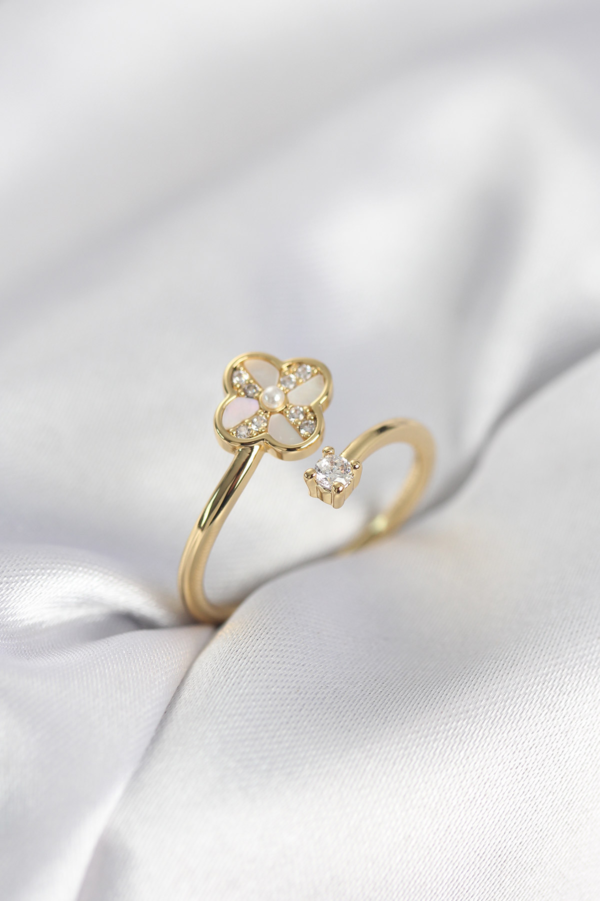 Gold Renk Zirkon Taşlı Yonca Model Kadın Yüzük - Lisinya