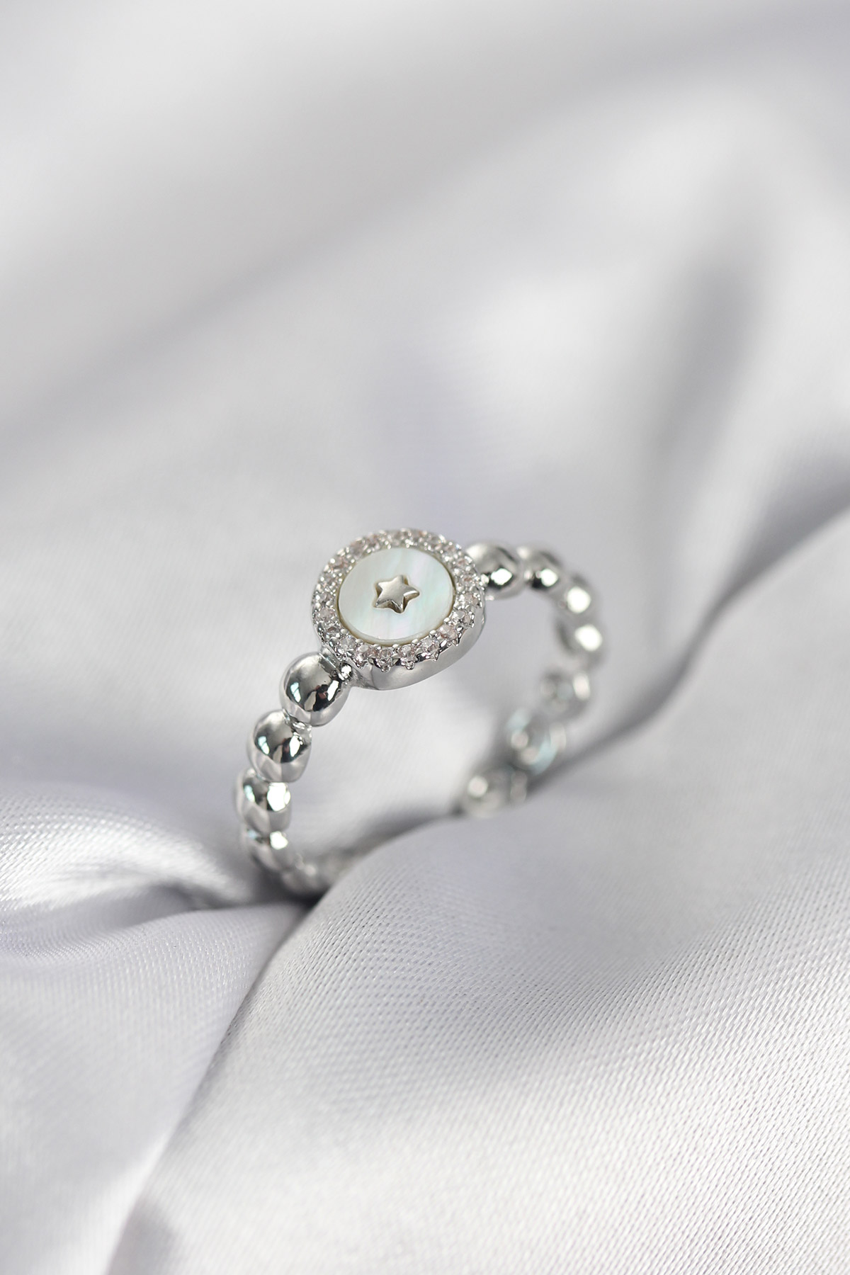 Gümüş Renk Sedefli Yıldız Model Zirkon Taşlı Kadın Yüzük - Lisinya