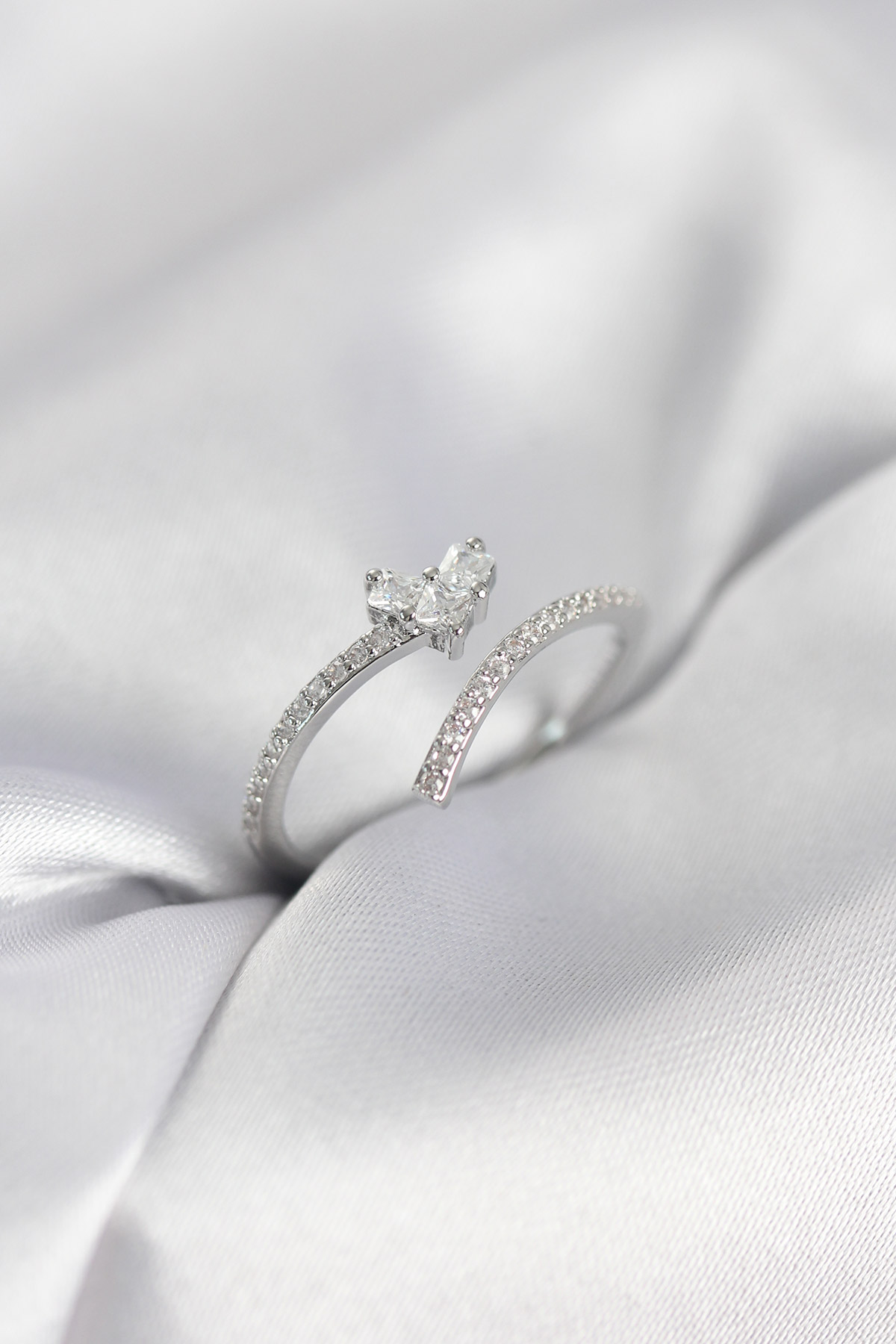 Gümüş Renk Zirkon Taşlı Kuyruklu Kalp Model Kadın Yüzük - Lisinya