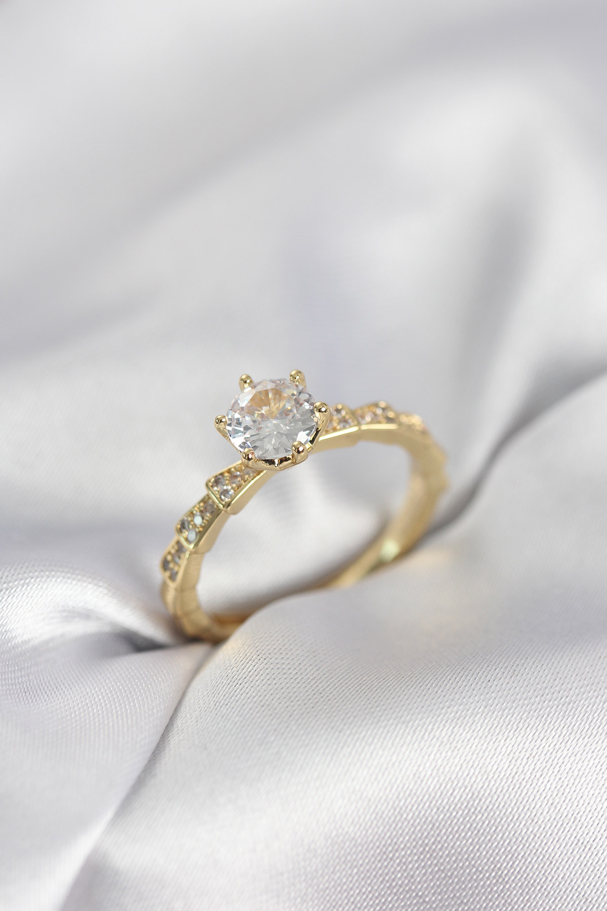 Gold Renk Zirkon Taşlı Tek Taş Model Kadın Yüzük - Lisinya