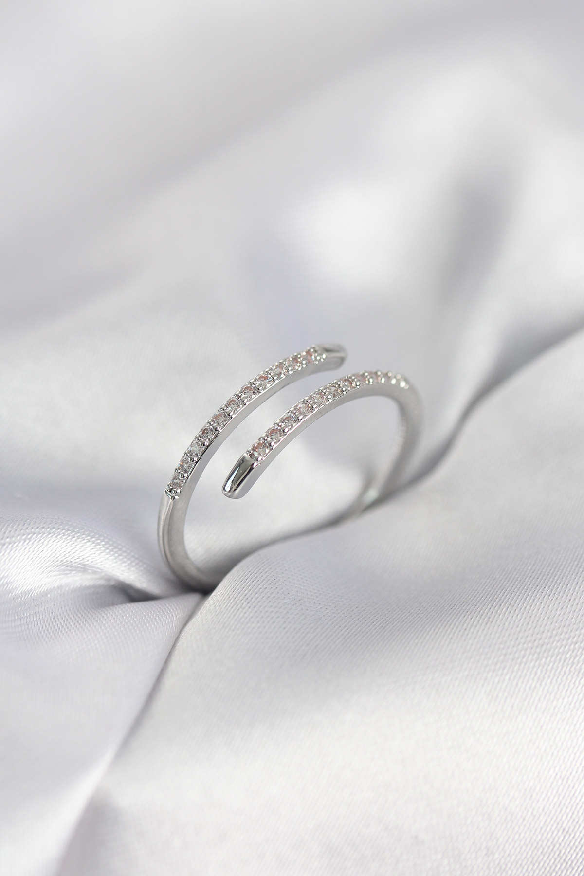 Gümüş Renk Yılan Kuyruk Model Zirkon Taşlı Kadın Yüzük - Lisinya