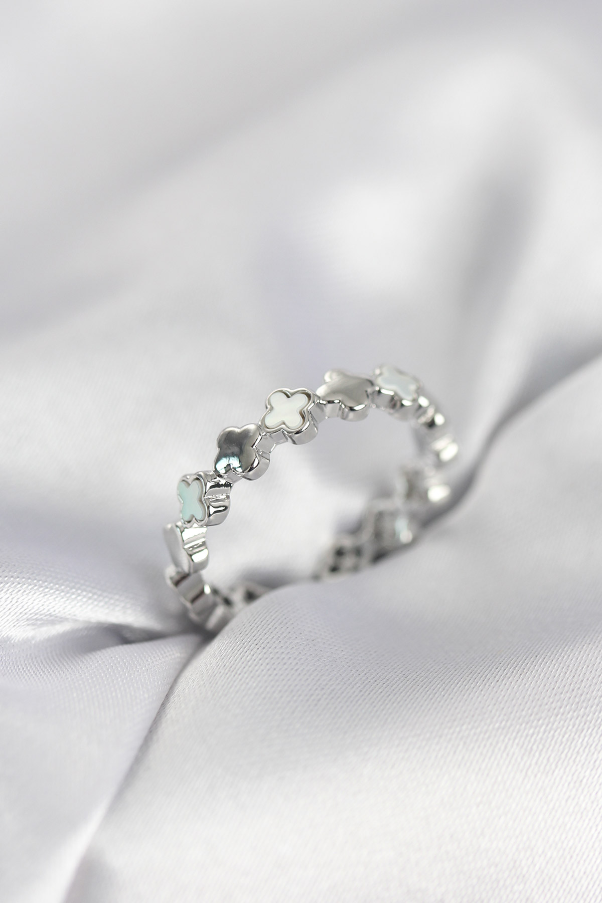 Gümüş Renk Sedefli Yonca Model Kadın Yüzük - Lisinya