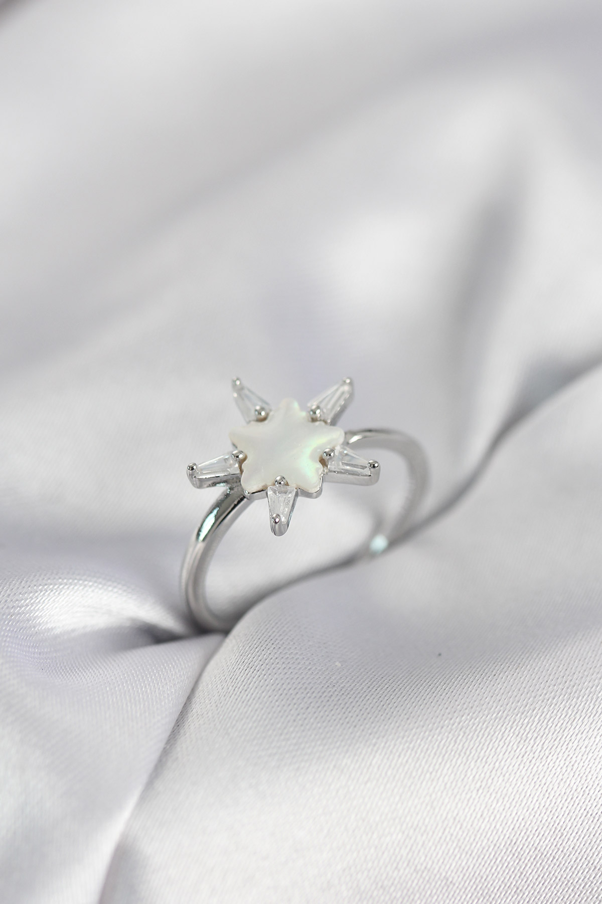 Gümüş Renk Yıldız Model Sedefli Zirkon Taşlı Kadın Yüzük - Lisinya