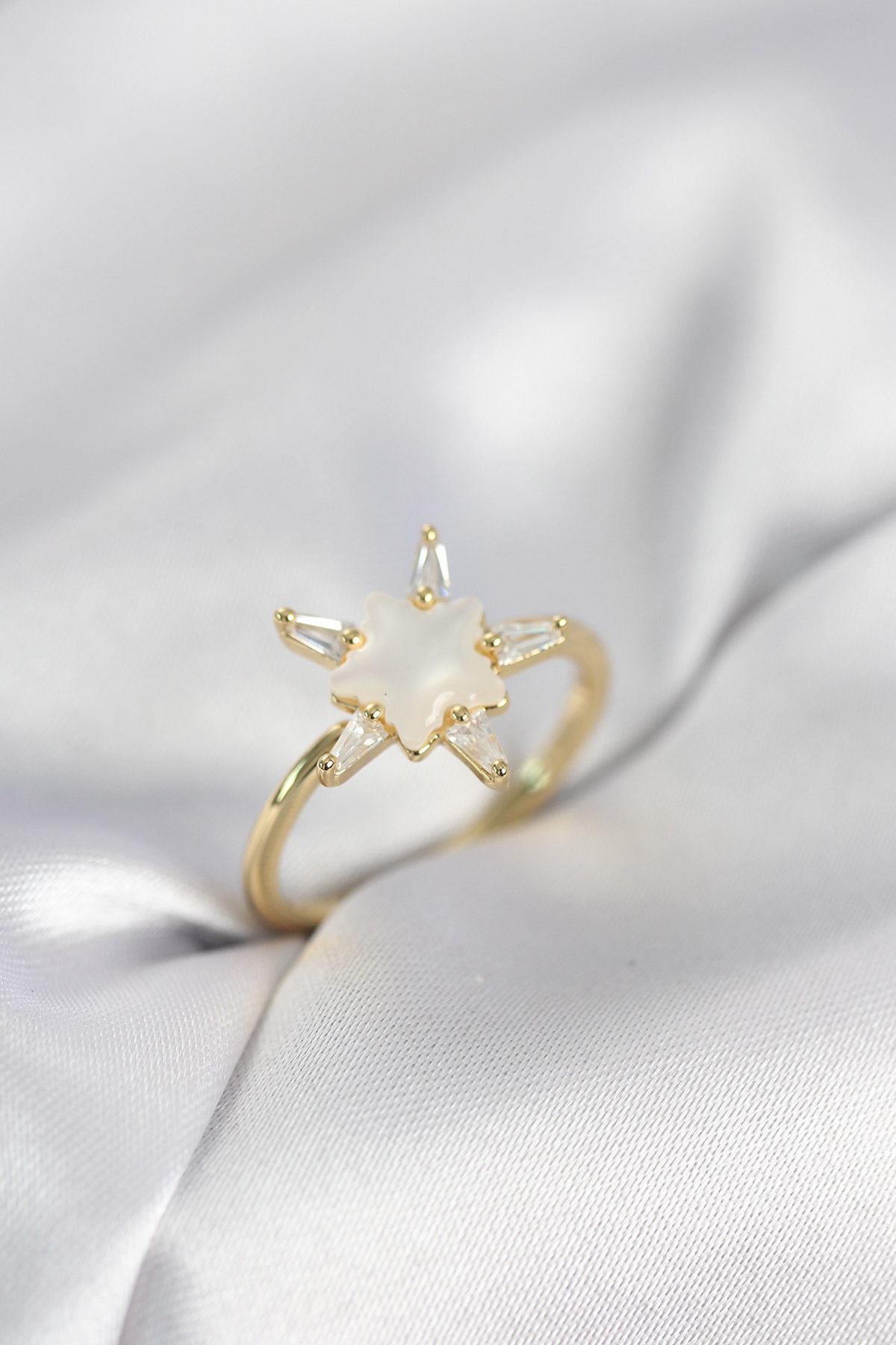 Gold Renk Yıldız Model Sedefli Zirkon Taşlı Kadın Yüzük - Lisinya