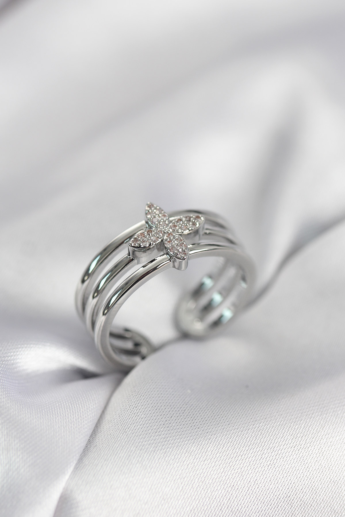 Gümüş Renk Zirkon Taşlı Yonca Model Kadın Yüzük - Lisinya