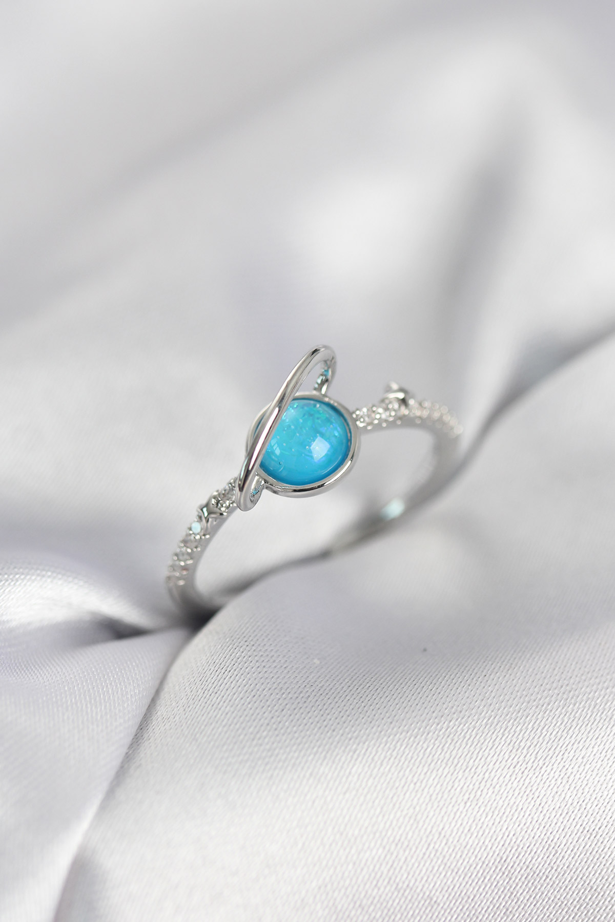 Gümüş Renk Zirkon Taşlı Satürn Model Kadın Yüzük - Lisinya