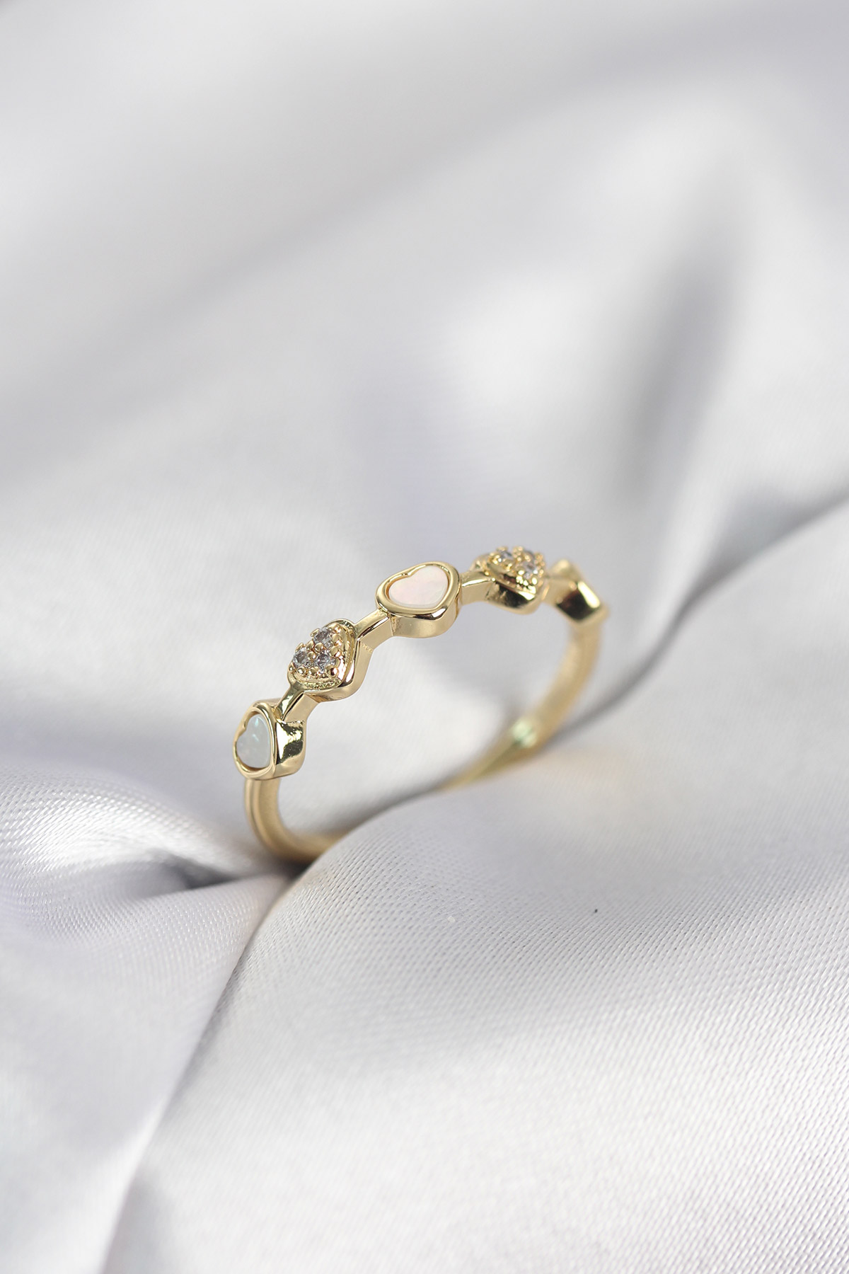 Gold Renk Minimal Kalp Model Zirkon Taşlı Pirinç Kadın Yüzük - Lisinya Gold Renk Minimal Kalp Model Zirkon Taşlı Pirinç Kadın Yüzük - Lisinya