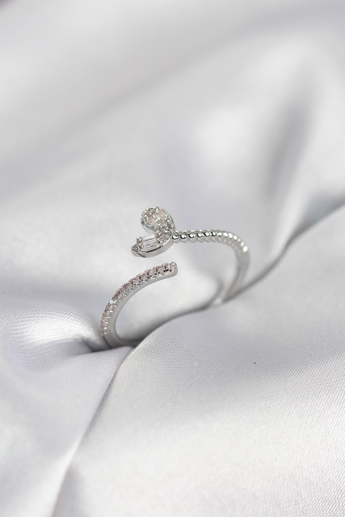 Gümüş Renk Pirinç Kuyruklu Kalp Model Kadın Yüzük - Lisinya