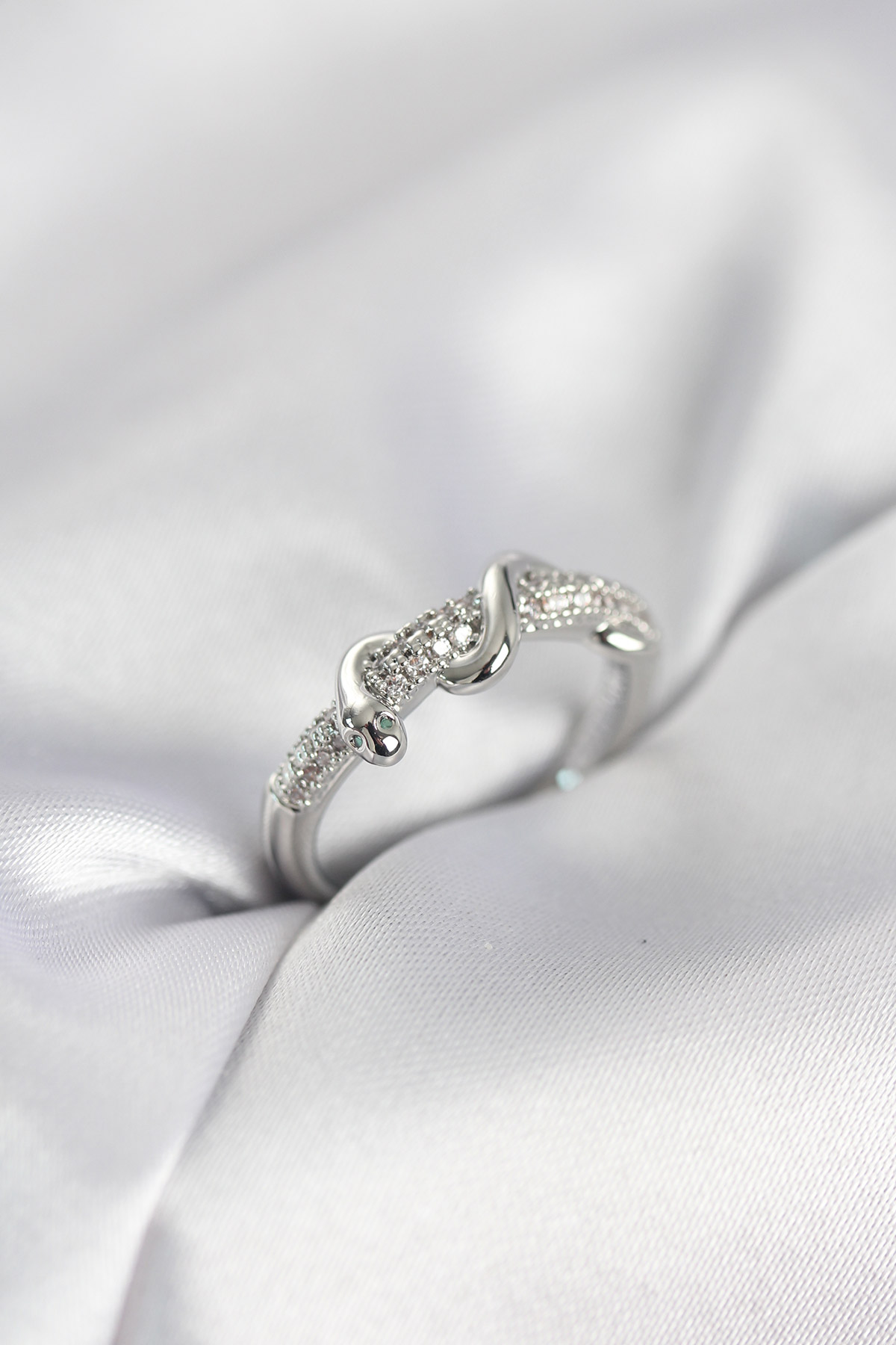 Gümüş Renk Zirkon Taşlı Sarmal Yılan Model Kadın Yüzük - Lisinya