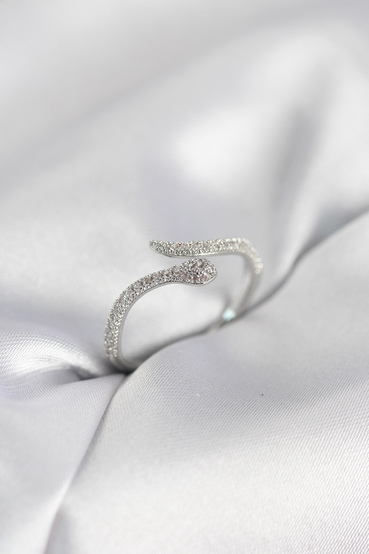 Gümüş Renk Yılan Model Zirkon Taşlı Kadın Yüzük - Lisinya