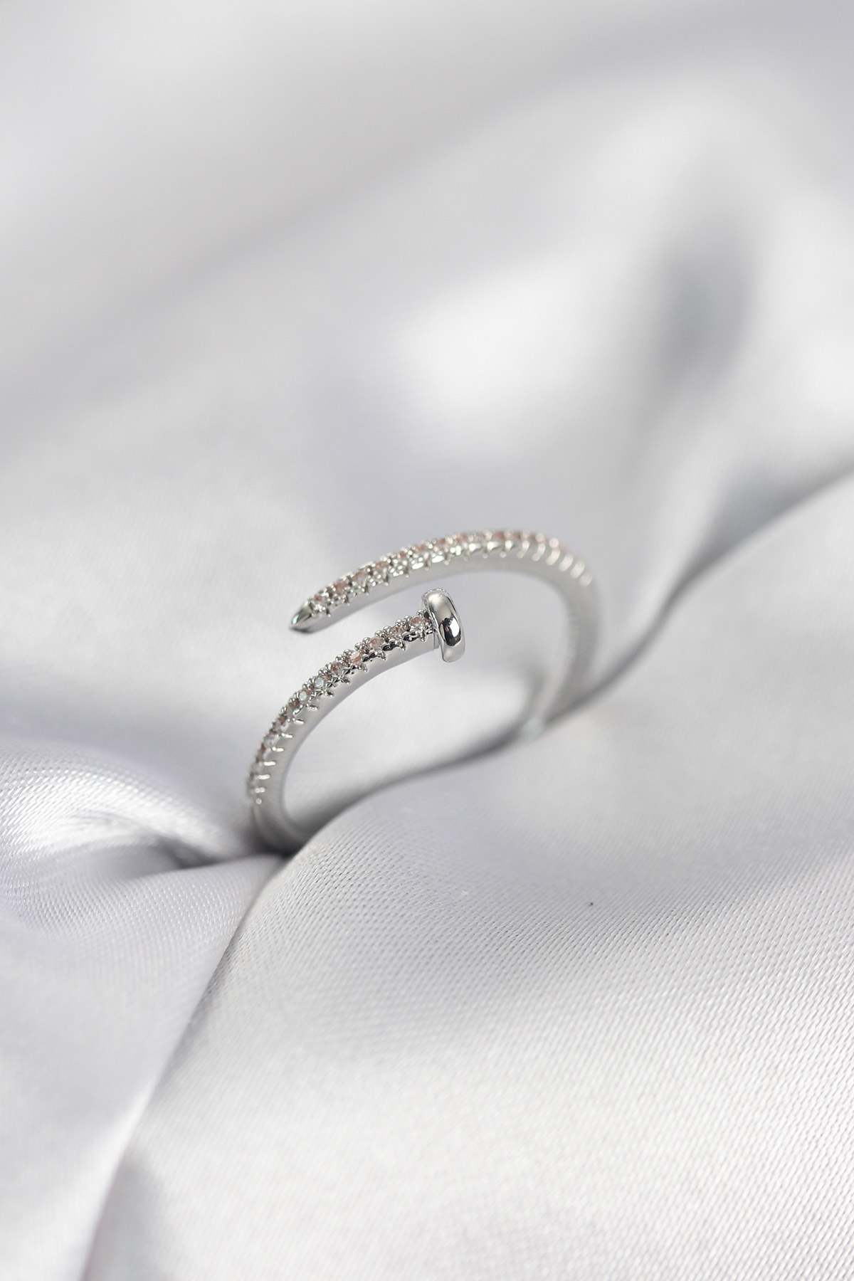 Çivi Model Zirkon Taşlı Gümüş Renk Kadın Yüzük - Lisinya