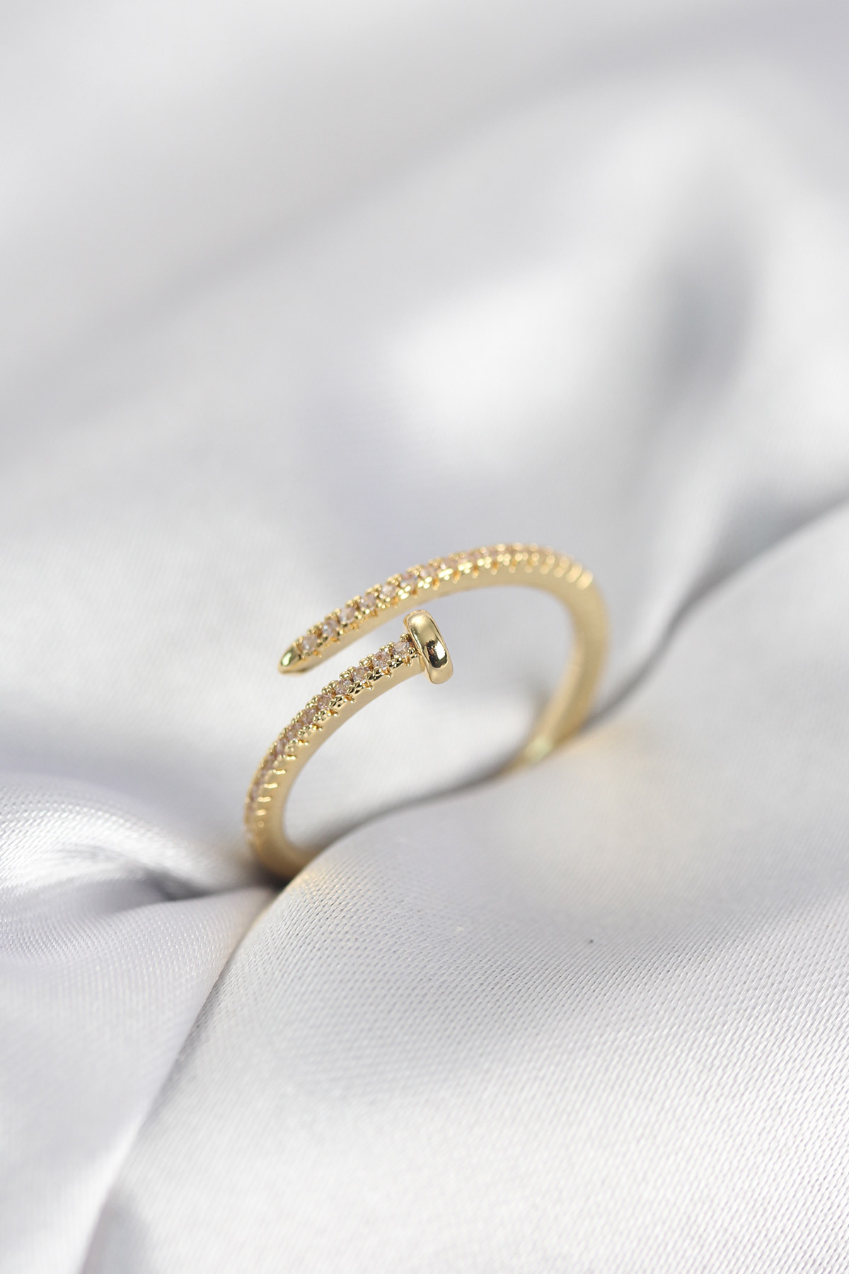 Çivi Model Zirkon Taşlı Gold Renk Kadın Yüzük - Lisinya