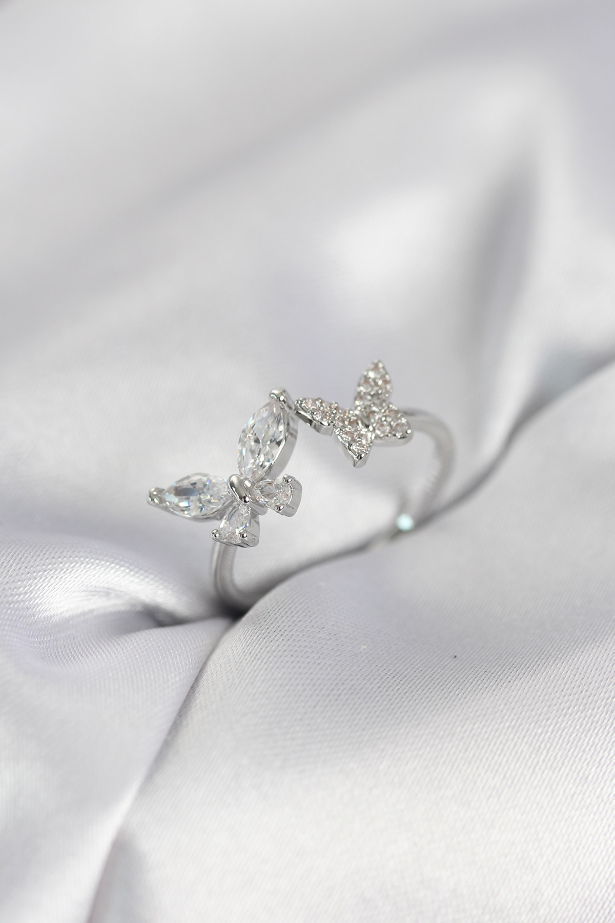 Kelebek Model Zirkon Taşlı Gümüş Renk Kadın Yüzük - Lisinya