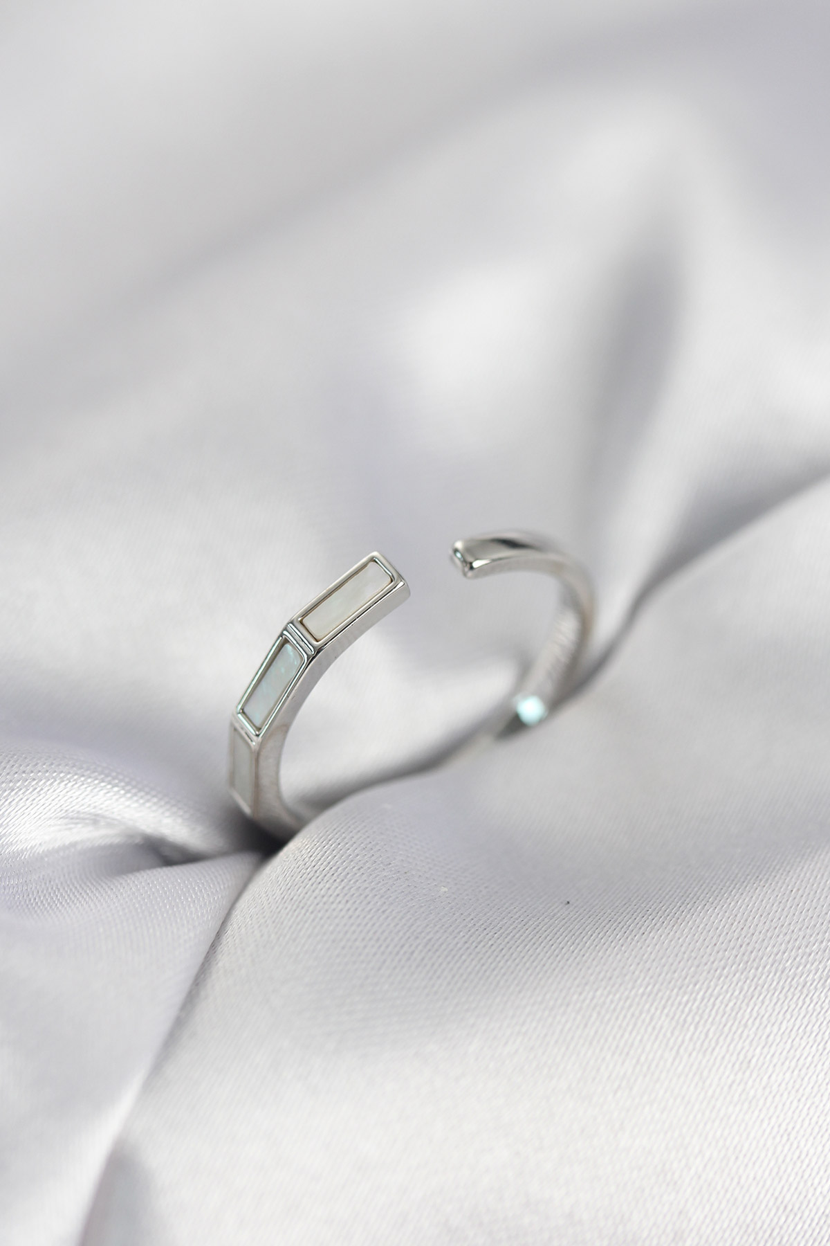 Gümüş Renk Sedefli Çubuk Model Kadın Yüzük - Lisinya