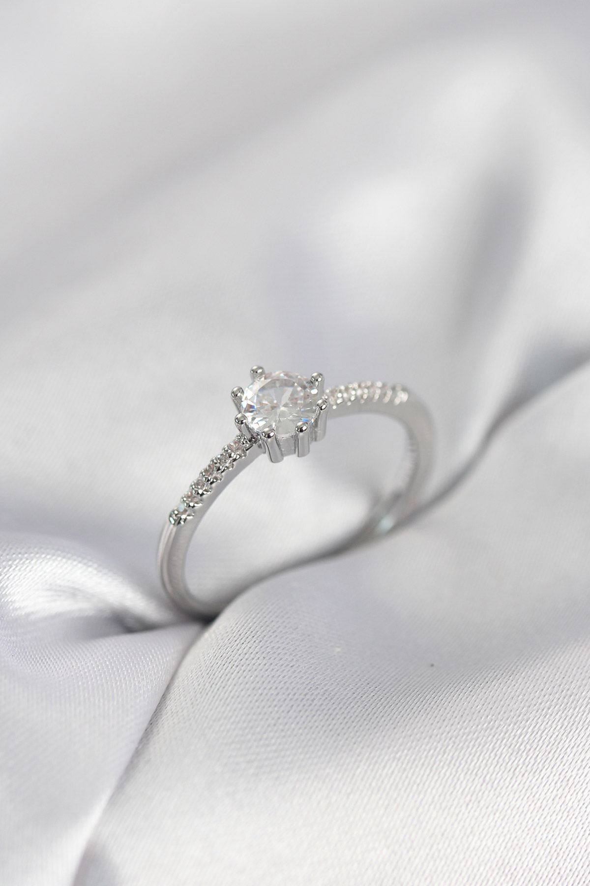 Tek Taş Model Gümüş Renk Zirkon Taşlı Kadın Yüzük - Lisinya