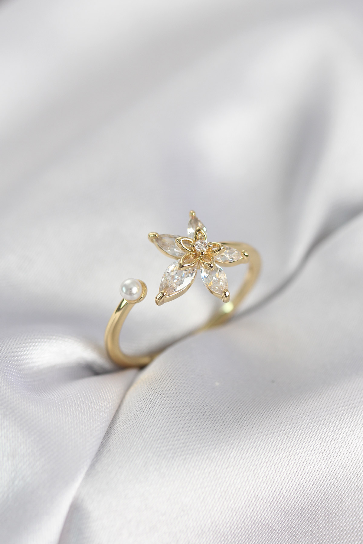 Lotus Model Zirkon Taşlı Gold Renk Kadın Yüzük - Lisinya